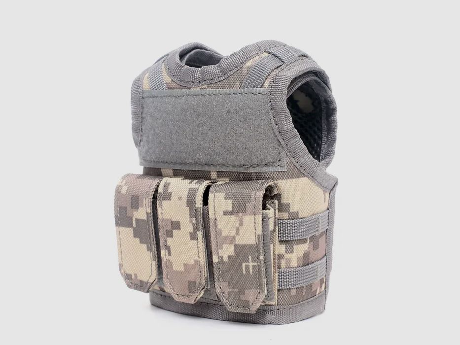 Mini Tactical Schutzweste mit Fronttaschen für Bierflasche / Weinflasche / Thermosflasche - Digital-ACU