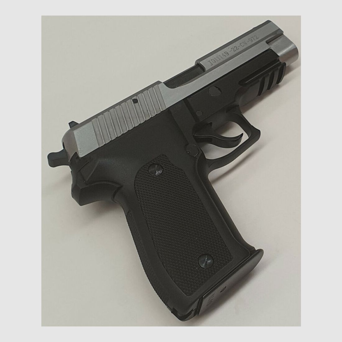 Pistola semiautomática NORINCO Mod. NP762/ NP22/ PX-3 bicolor en calibre 7,62x25tokarev incluyendo accesorios, imagen 7 de 9