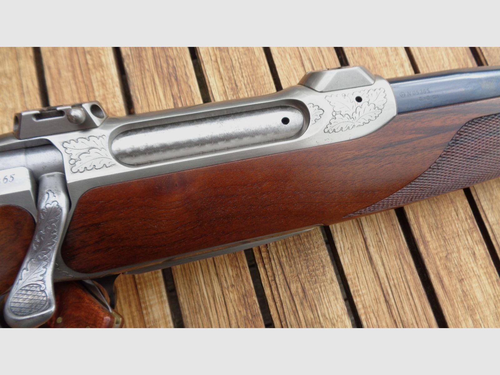 Sauer 202 .375 H&H Europa Luxus E nitriertes Stahlgehäuse Eichenlaub-Gravur ausgesuchtem Nußbaumholz