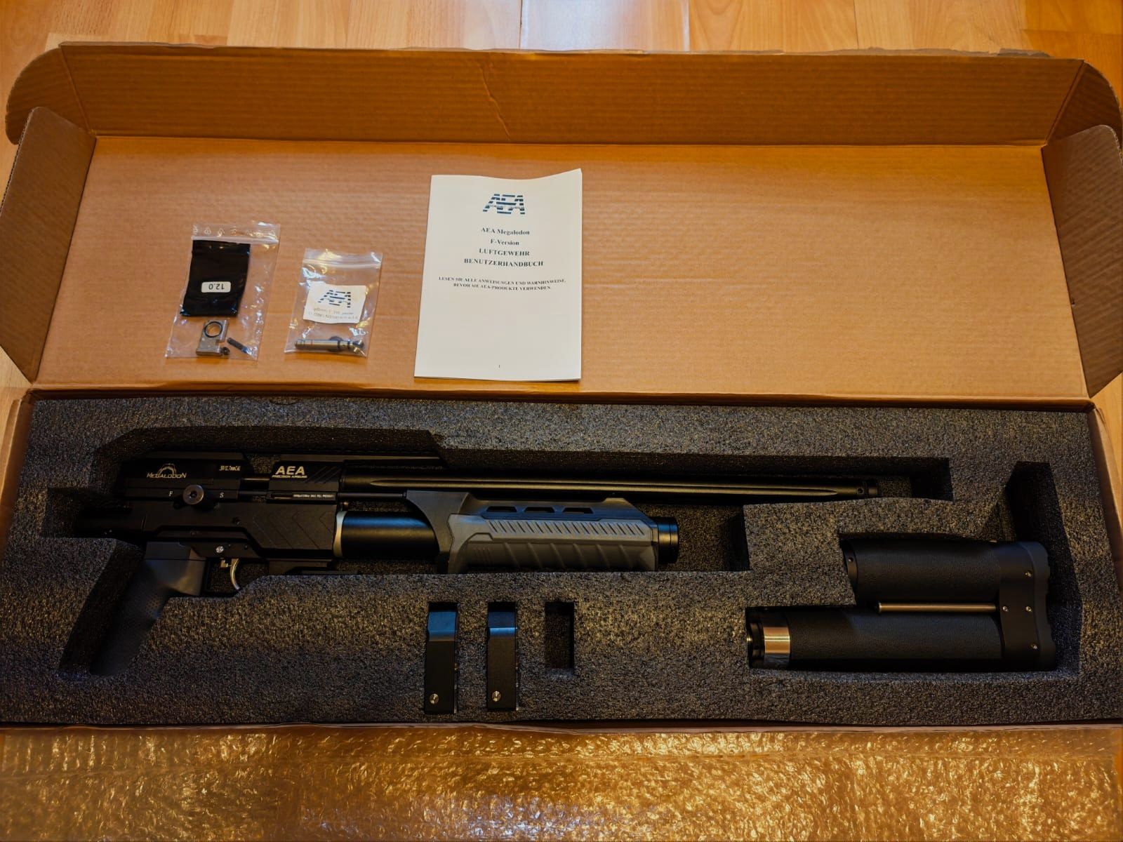 GoGun AEA Megalodon F-Serie 7,5 Joule | Kaliber .50 Luft / PCP karabin | z JADS podwójnym zbiornikiem | 2x 12 nabojowe magazynki aluminiowe | + wkładki stabilizujące do chwytu | z akcesoriami i fakturą