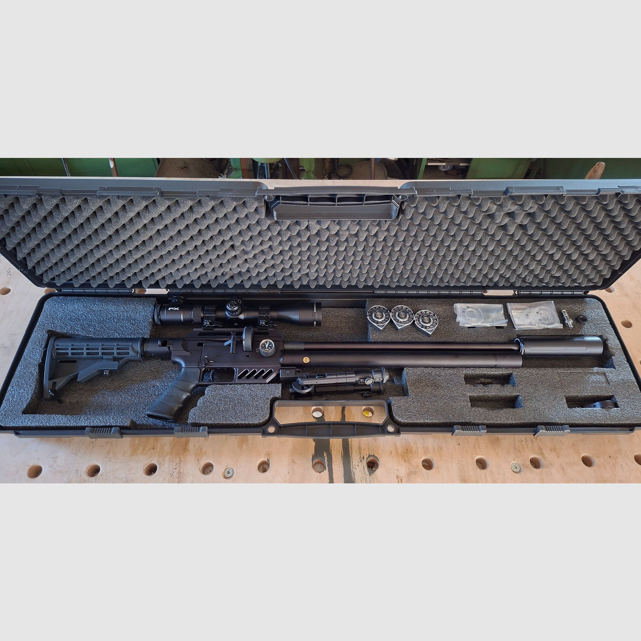 FX Dreamline Tactical with folding stock - Cal. 7.62 mm and lots of accessories.