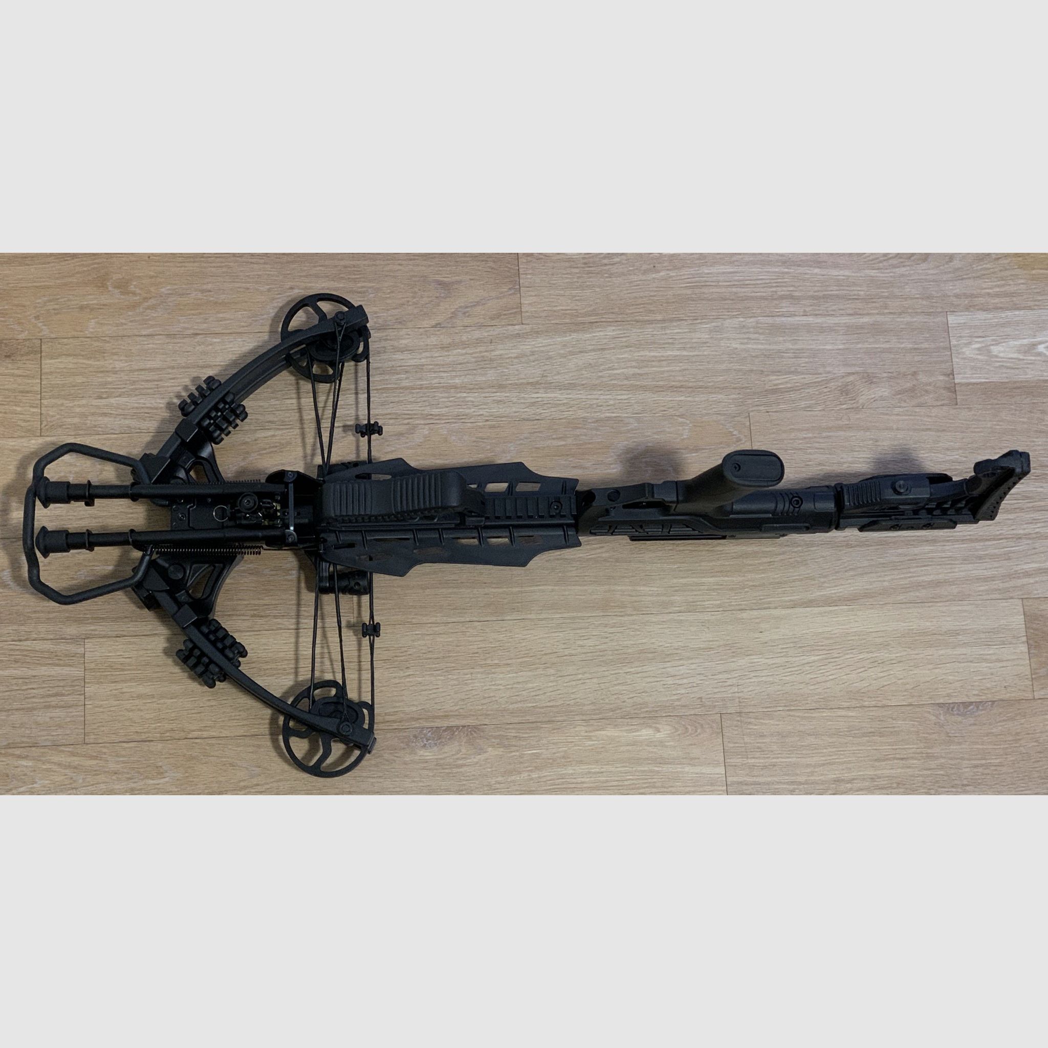 X-BOW FMA Scorpion III - 405 fps / 200 lbs - Arco compuesto con accesorios