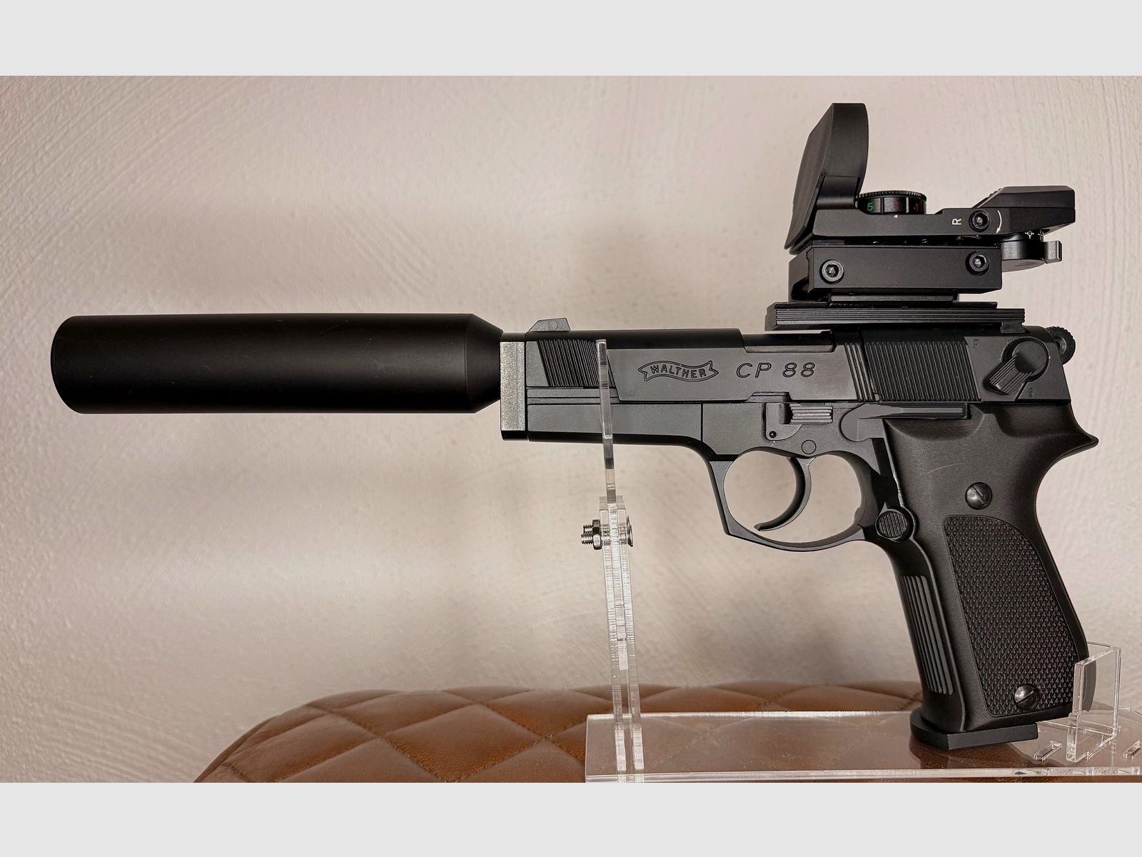 Walther CP 88 mit Schalldämpfer 4,5mm Diabolo CO2 und Reddot
