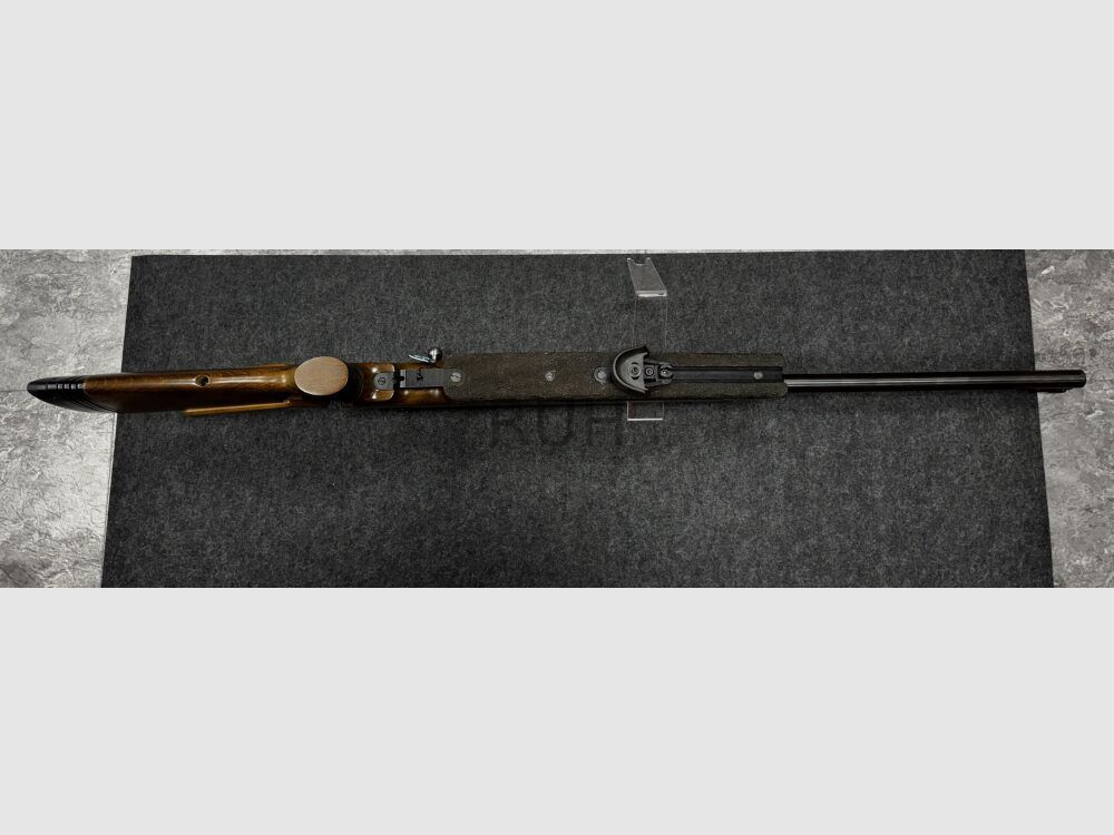 Veicolo e arma da caccia "Ernst Thälmann" Suhl 150-1 Standard / Arma per mancini dalla fabbrica