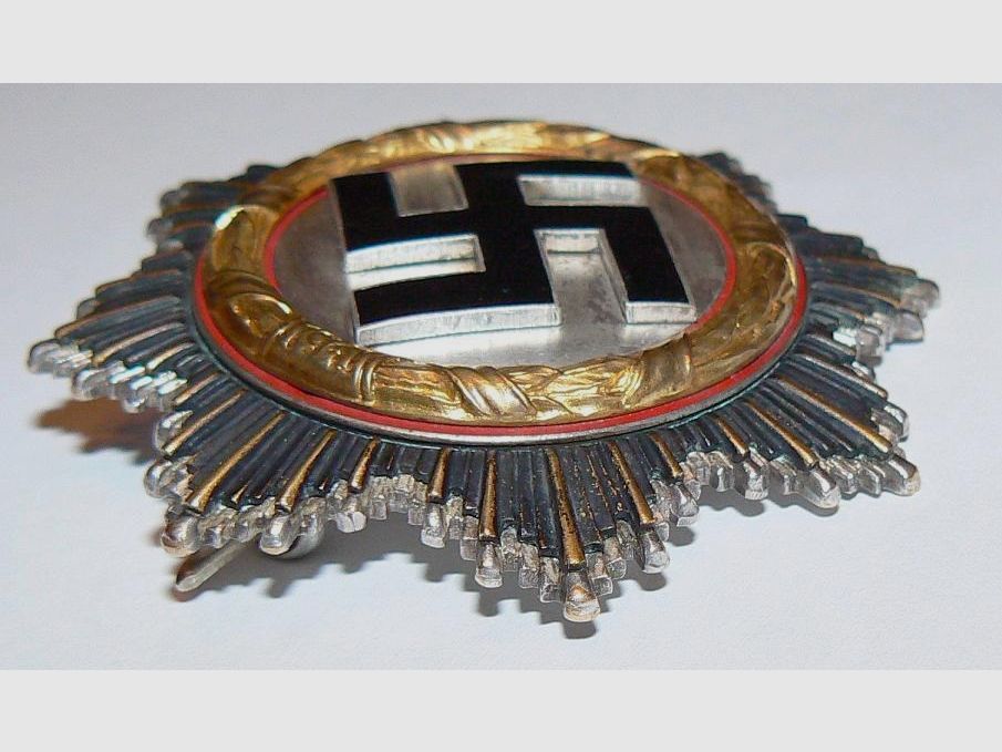 Deutsches Kreuz mit Etui aus Wk2 