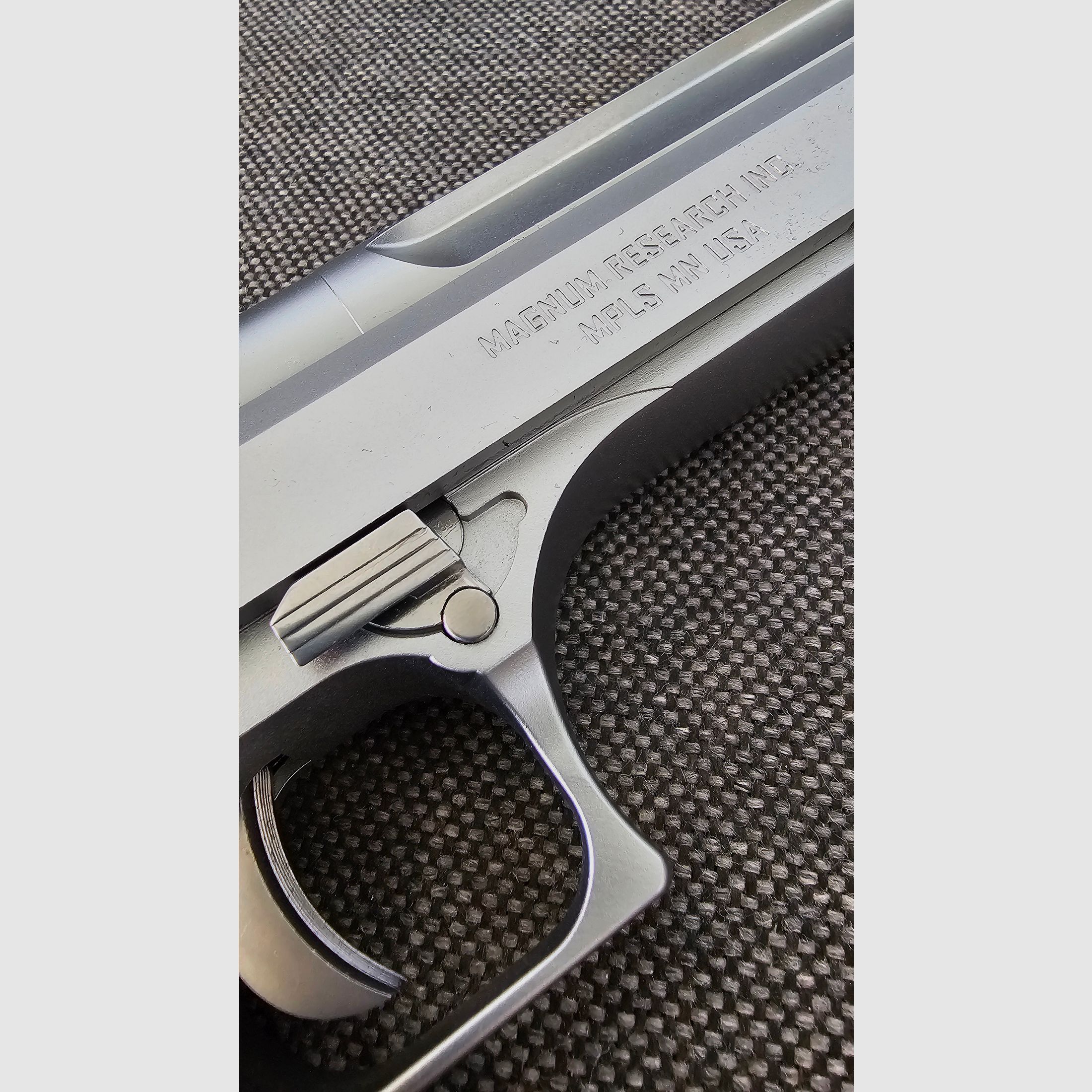 DESERT EAGLE .50AE GBB, SILVER  MAGNUM RESEARCH CYBERGUN