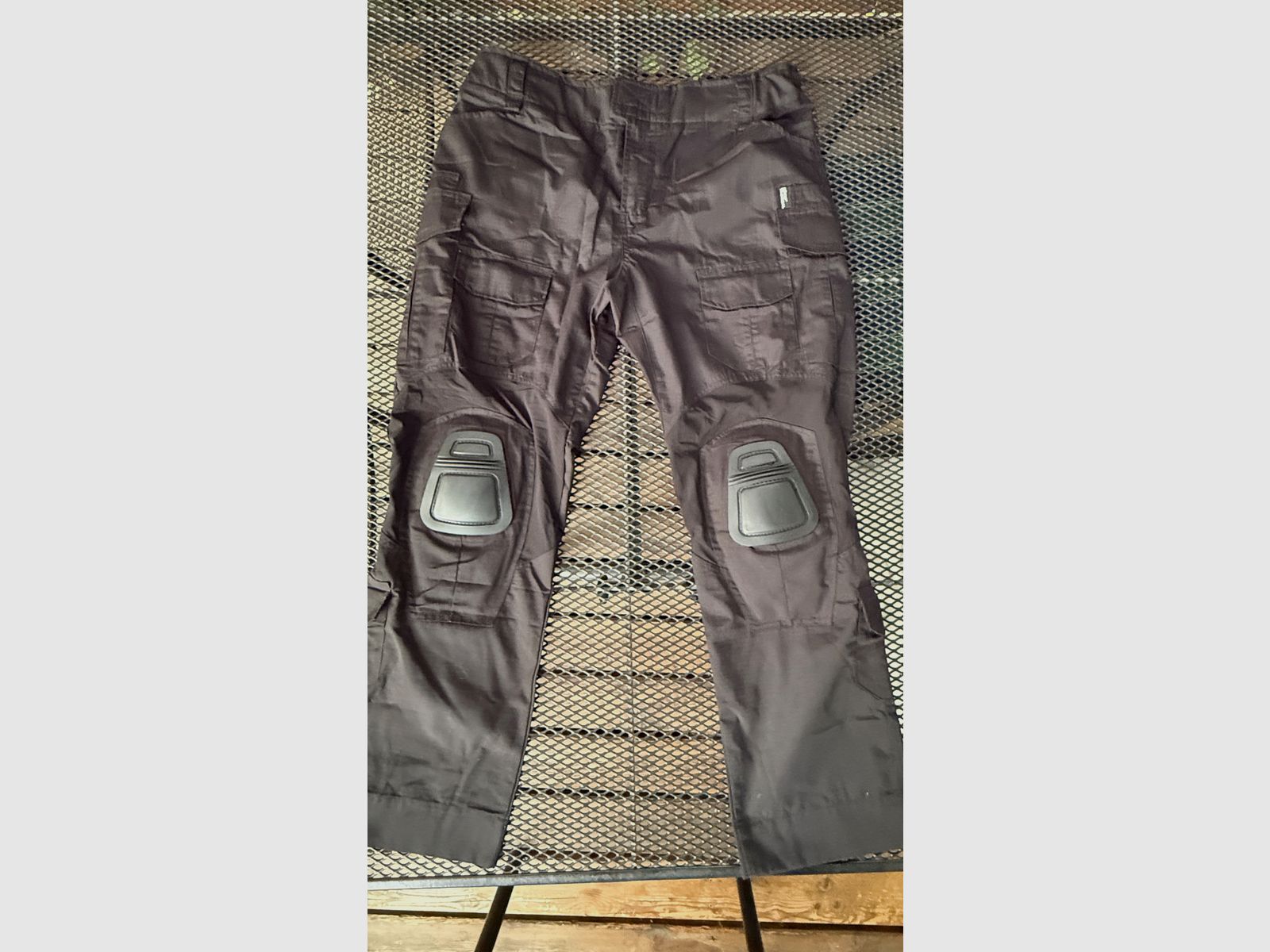 Pantaloni outdoor neri - Pantaloni da tiro taglia XXL - Pantaloni tattici con ginocchiere Gen II Spec-Ops, immagine 2 di 3
