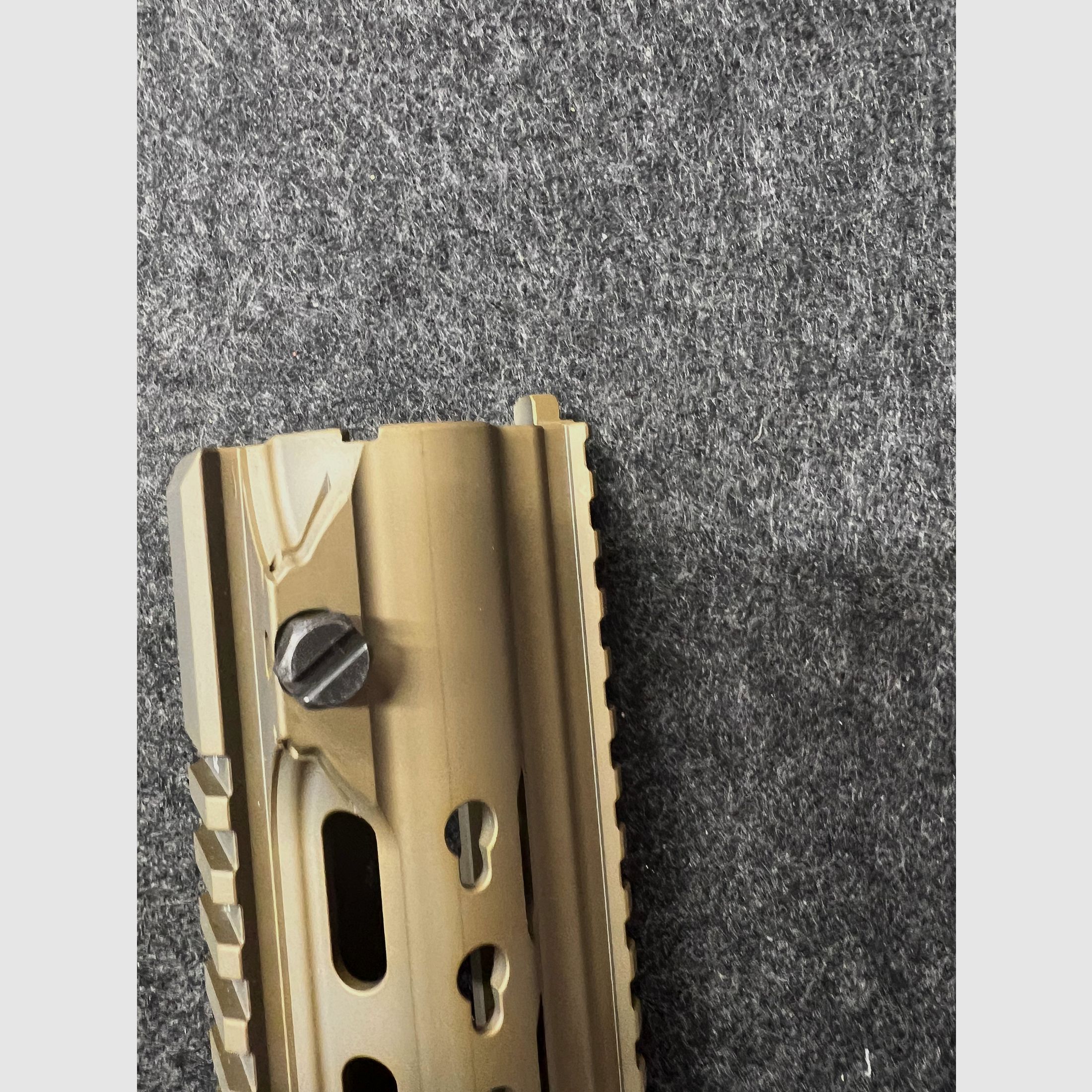 HK MR223 / HK416 Slim Line Handguard 10″ FDE – neuwertig