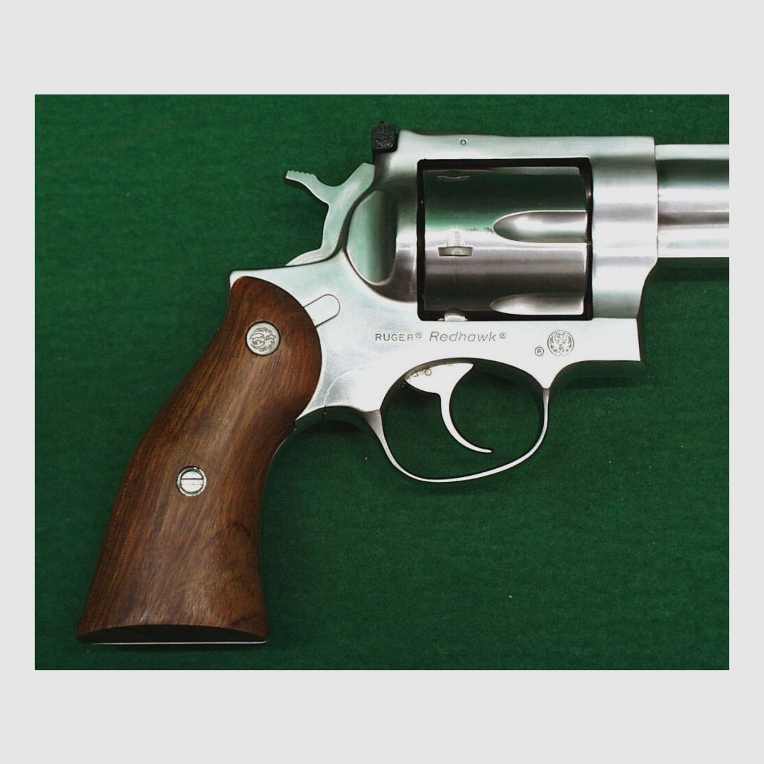 Revólver Ruger Redhawk 5,5", de acero inoxidable