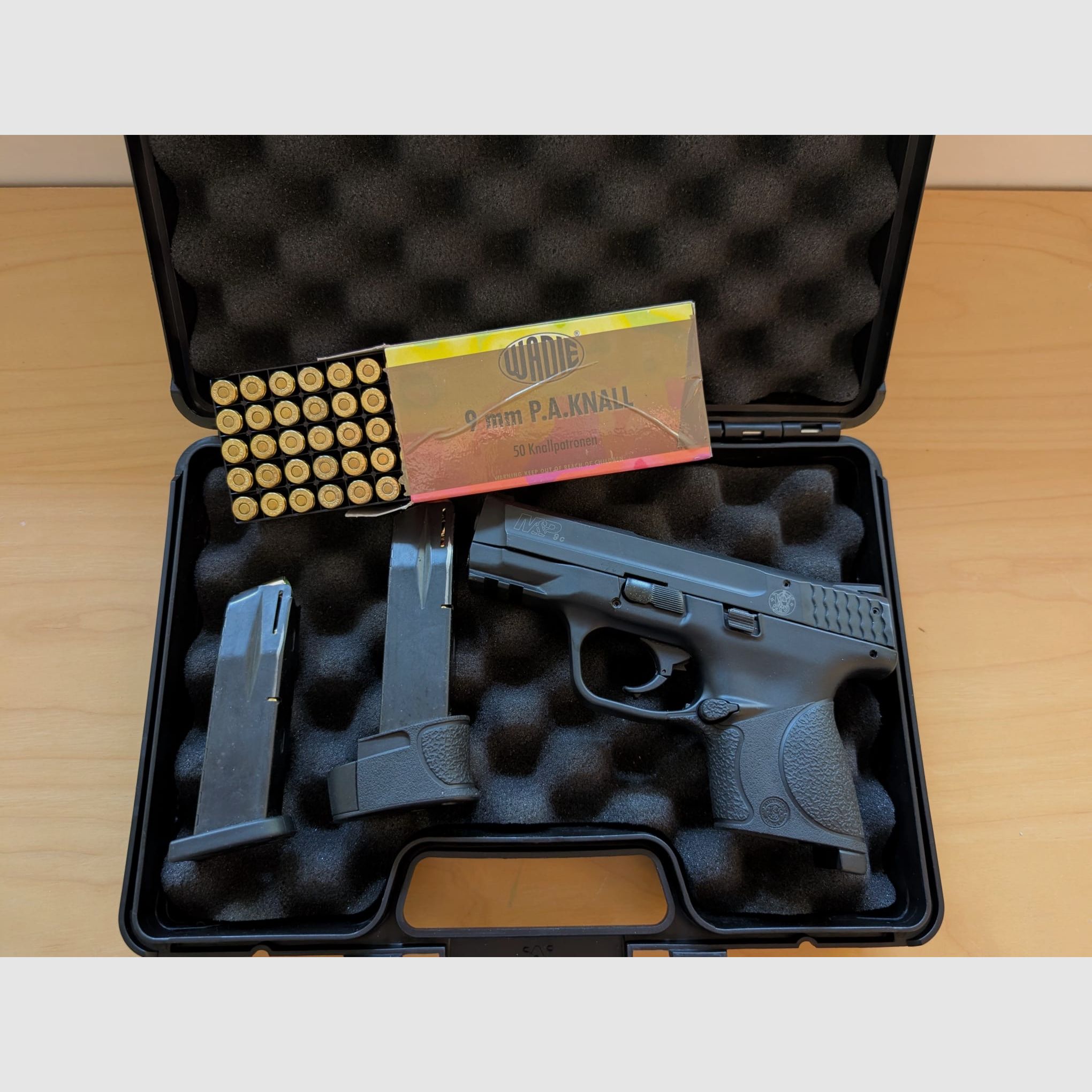 Smith & Wesson M&P9c /cal. 9 mm P.A.K. / Top Zustand