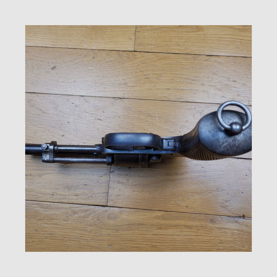 Schöner Revolver Rast & Gasser Mod 1898 – Kaliber 8 mm Gasser – Reglementär – 8-Schuss Trommel – eine der letzten Fabrikationen während des Ersten Weltkriegs – Chrom-Mobylène-Stahl – guter Originalbrünierung – Exzellente Mechanik – Top-Indexierung und Spiel – TBE+, Bild 9 von 19