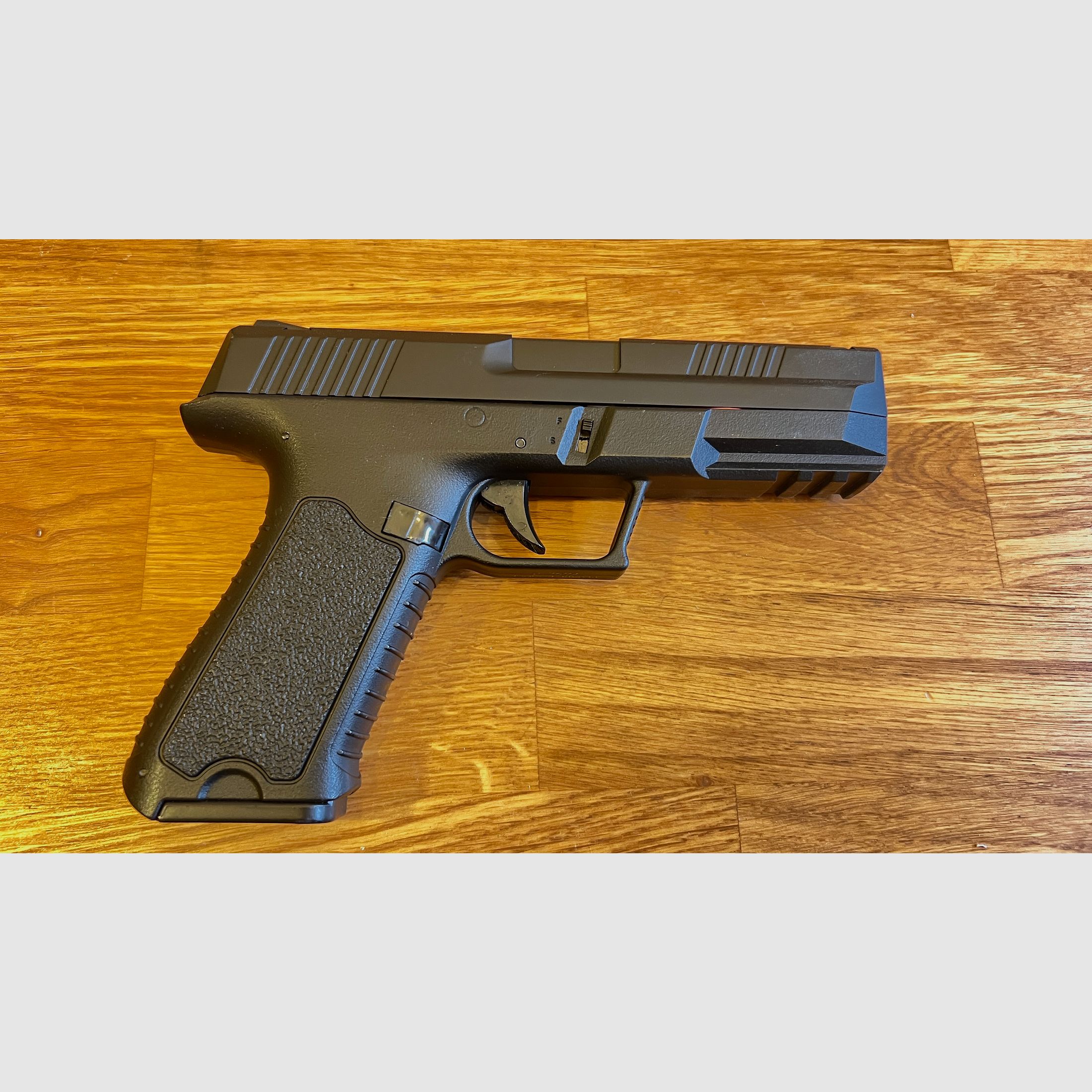 Cyma G18 / P226 / CM.030 AEP, inkl. Akku und Zubehör