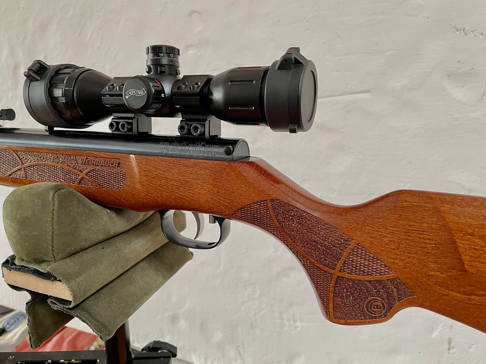 Attraktives Luftgewehr Weihrauch HW 30 S mit Walther Zielfernrohr 4x32