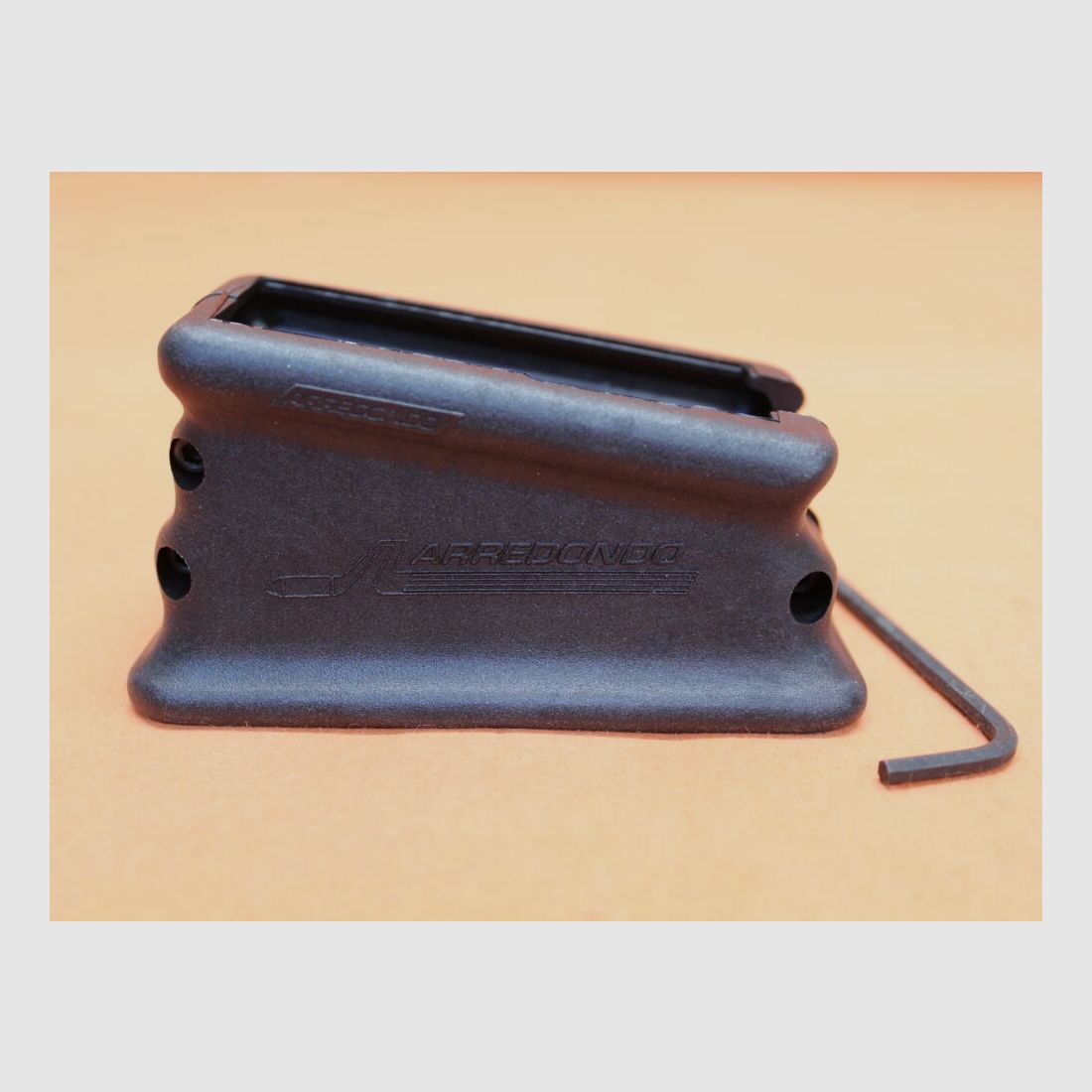 Arredondo AR-15: Magwell Arredondo Polymer black (ARMGW) magazine funnel