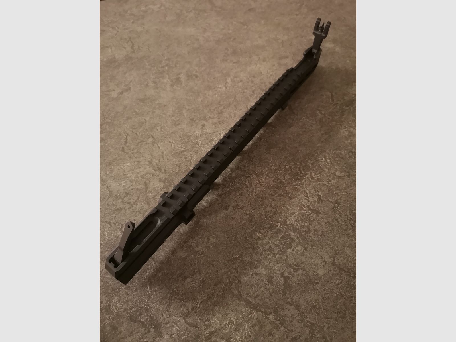 STEYR AUG A3 SA SWAT Gehäuseschiene Picatinnyschine 25 Slots Keymod und Ironsights Notvisierung