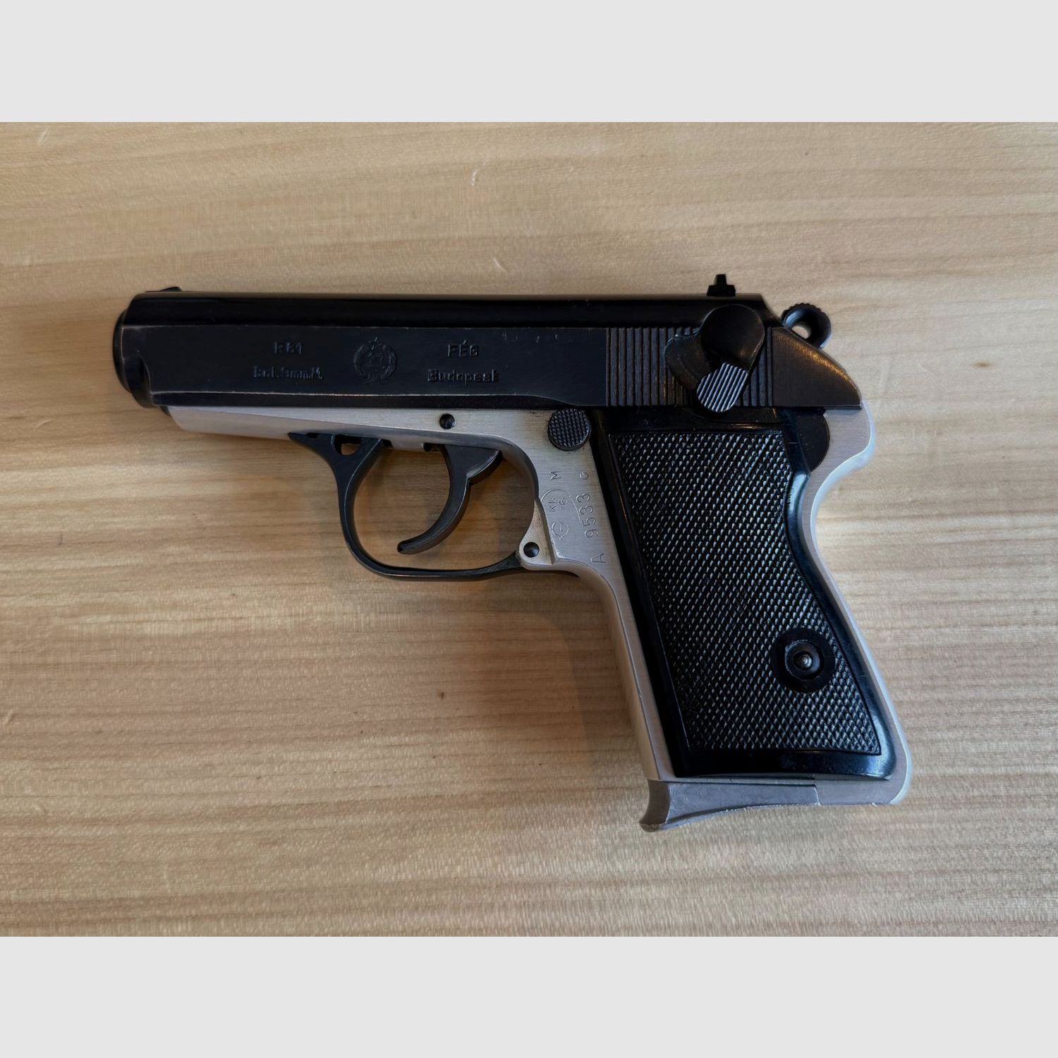 Pistola semiautomática FÉG Mod. R61 cal. 9mm