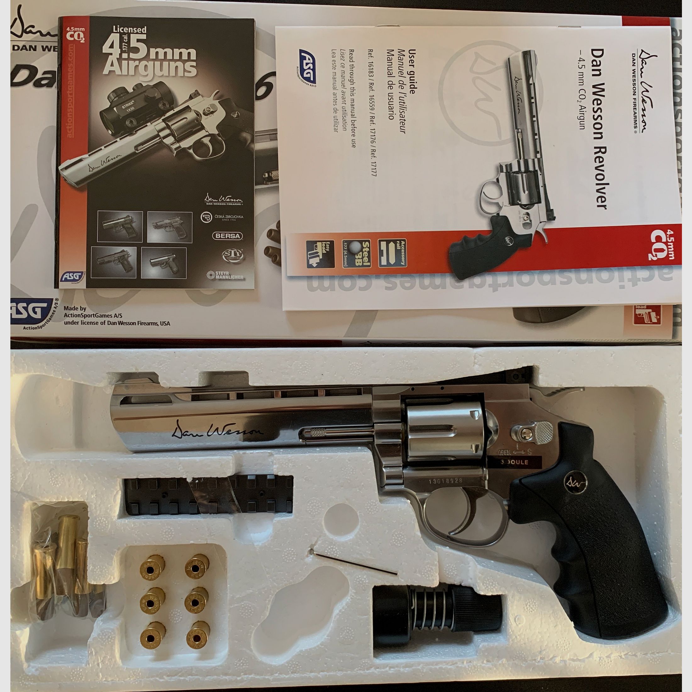 Dan Wesson 6 Zoll Silber 4,5mm + 6 Ersatzhülsen + Originalzubehör