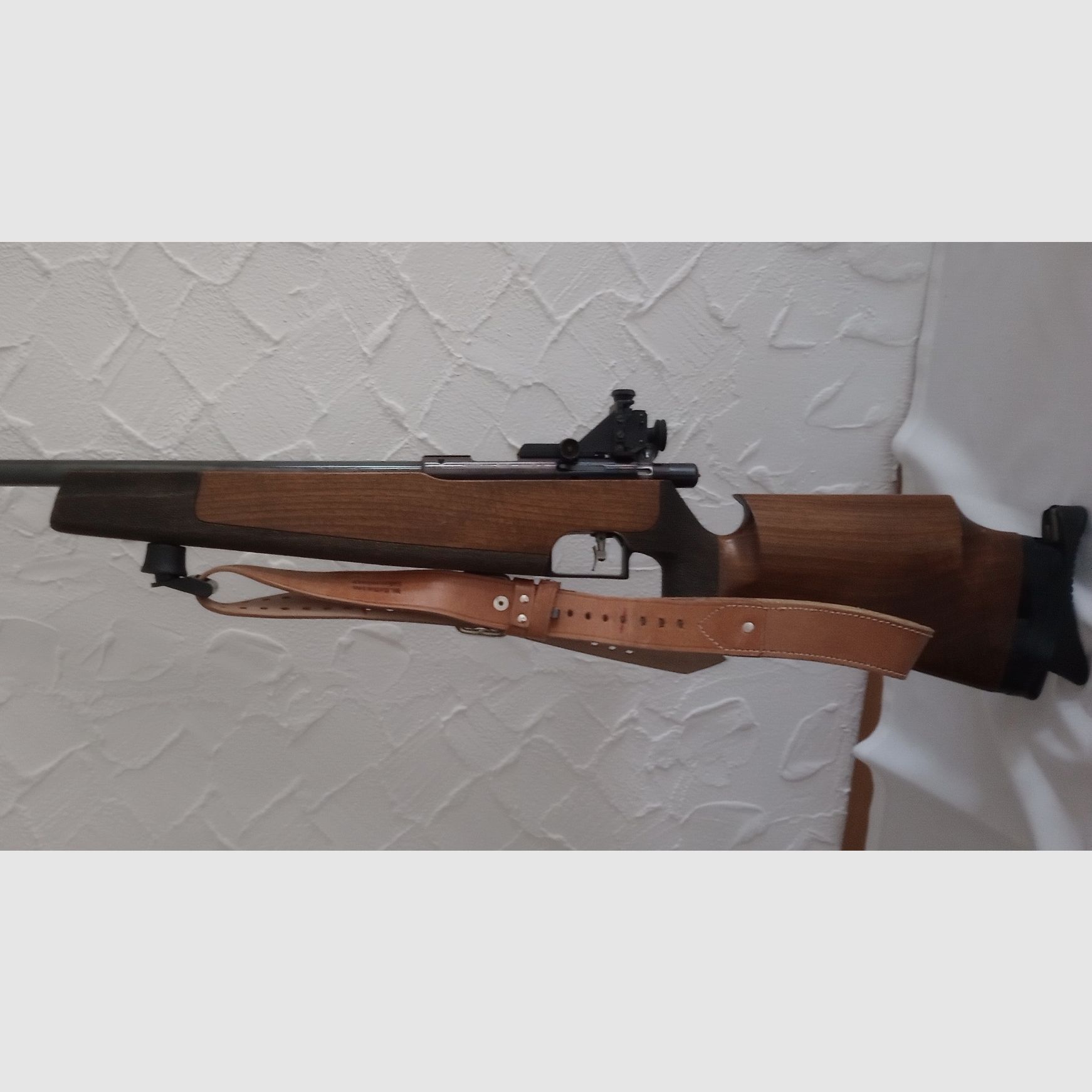 Feinwerkbau KK Gewehr Mod. 2000, rechts