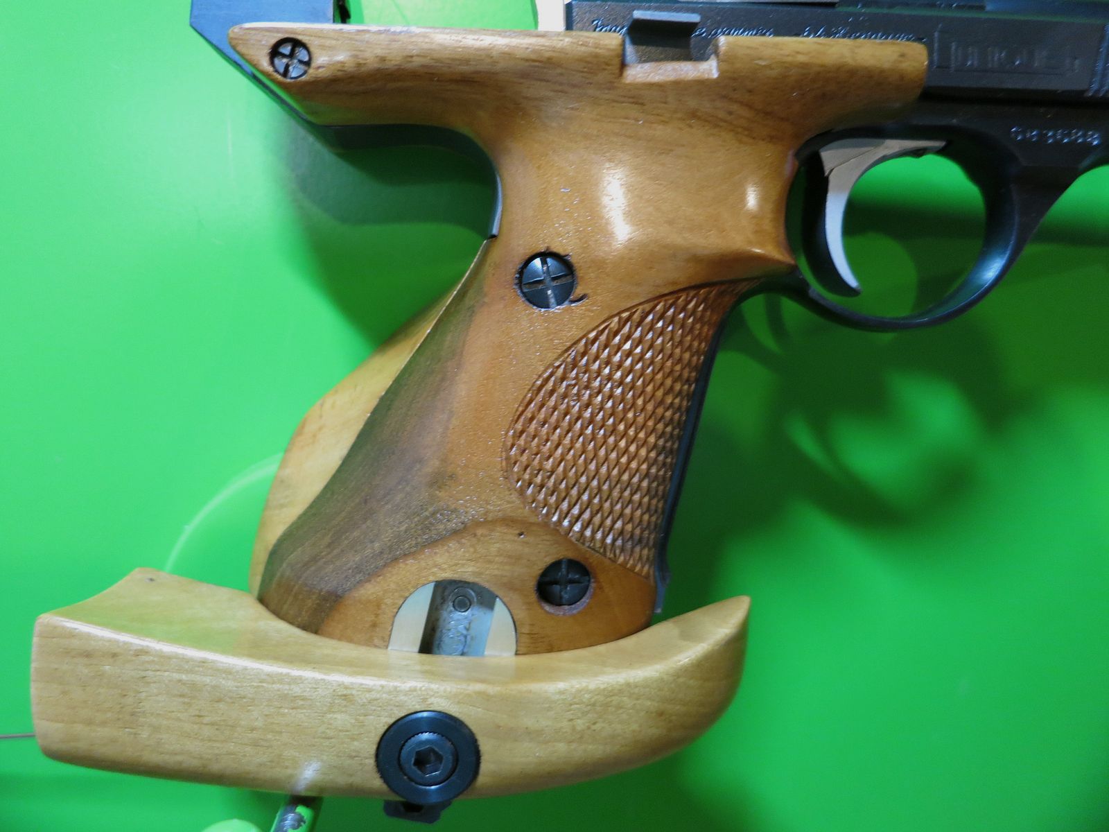 UNIQUE Modell "DES 69", Top Wettkampfwaffe, 22lr, Sportgriff verstellbar     #71-