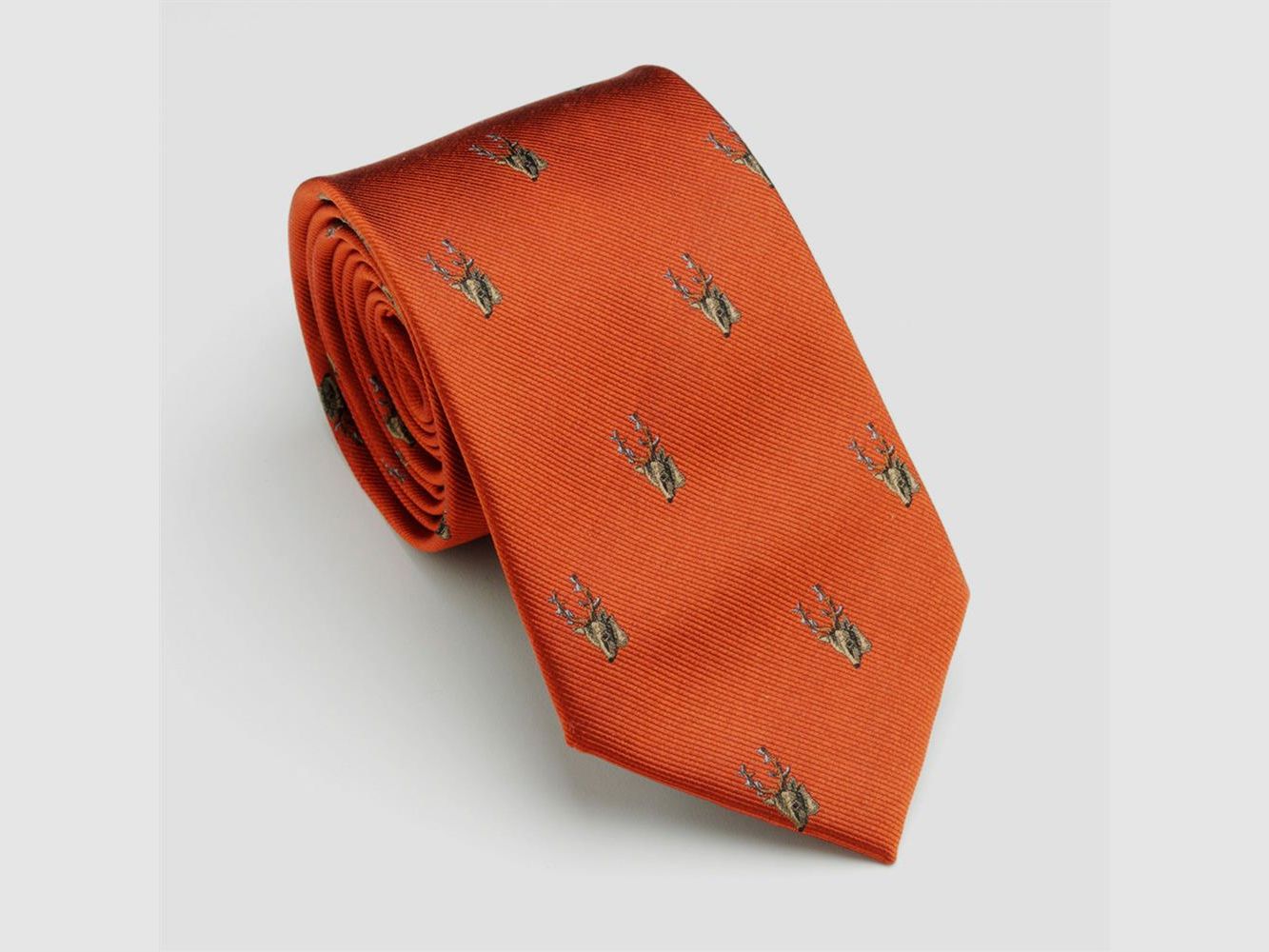 Cravate en soie orange avec des cerfs