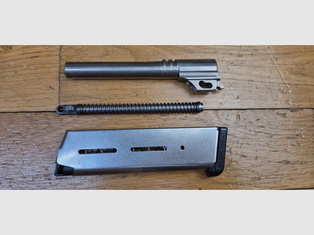 Conversione eccezionale per Pistoletto SIG P210 – Cal. 7,65 Parabellum – Canne + molla di recupero in 7,65 Para – Caricatore idoneo – Molla originale SIG – 100% SIG – Per P210 / P210-2,3,4,6… – Completo e in condizioni nuove – Molto molto raro in 7,65 Para – TBE++, immagine 1 di 6