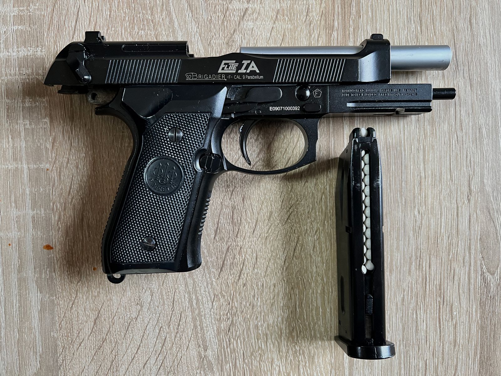 KJW Airsoft Elite IA M9a1 Beretta