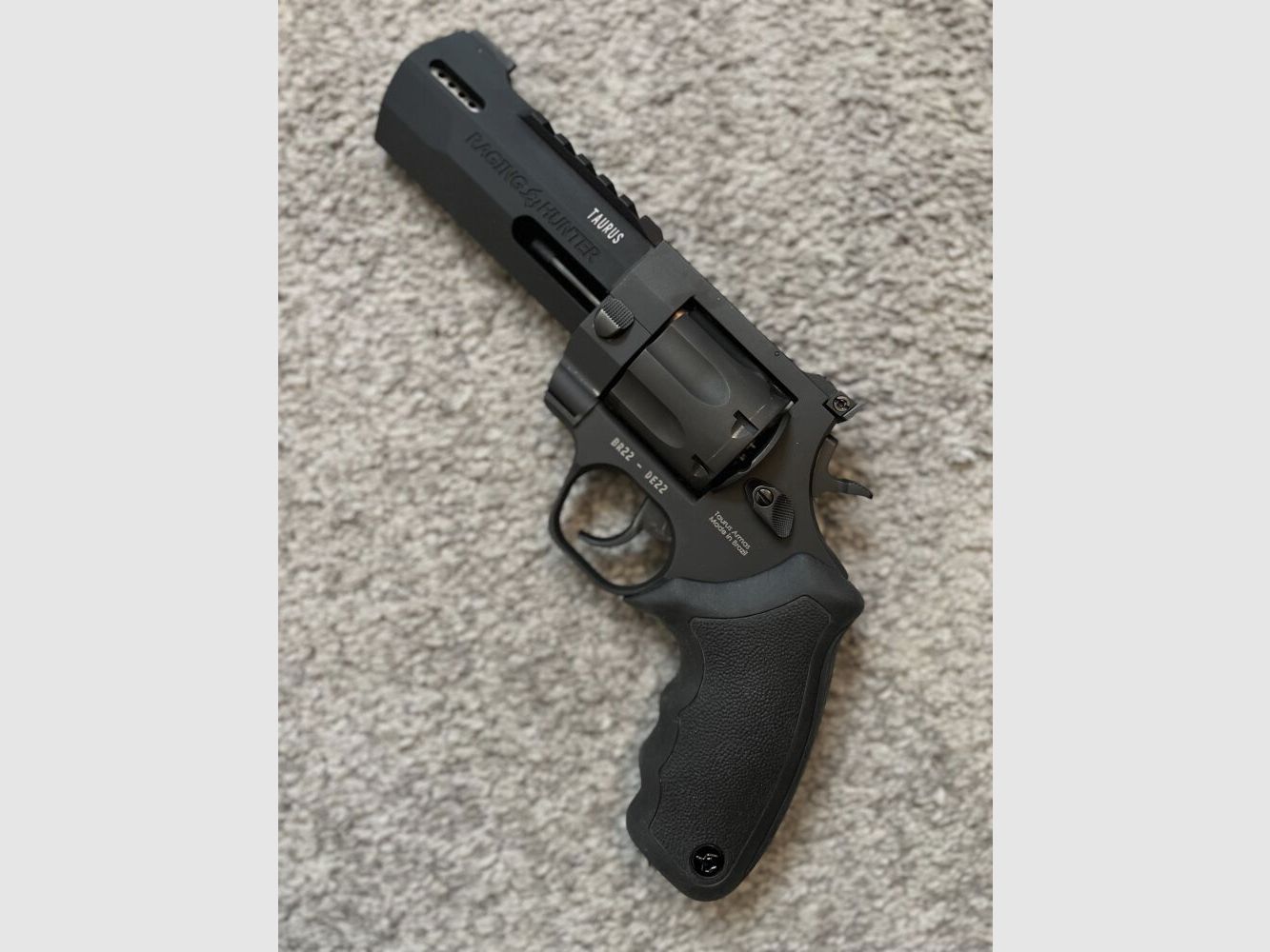 Taurus Raging Hunter