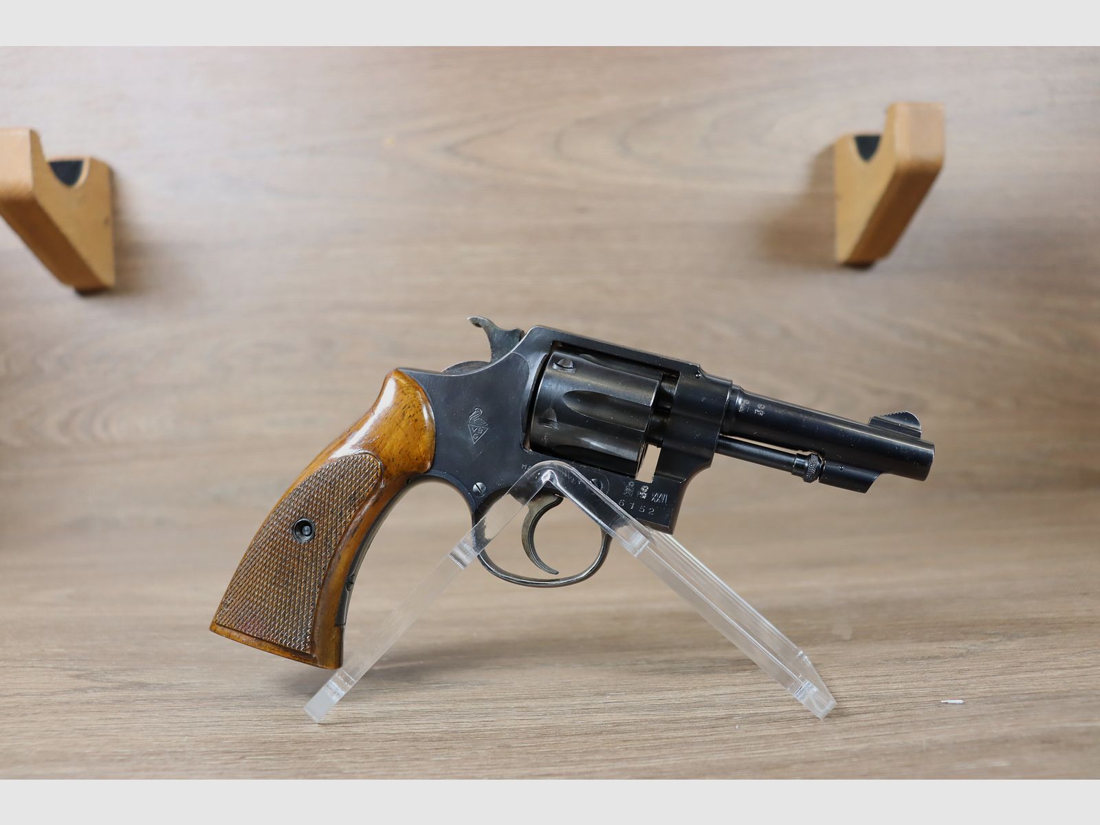 REVOLVER VB, image 1 sur 2