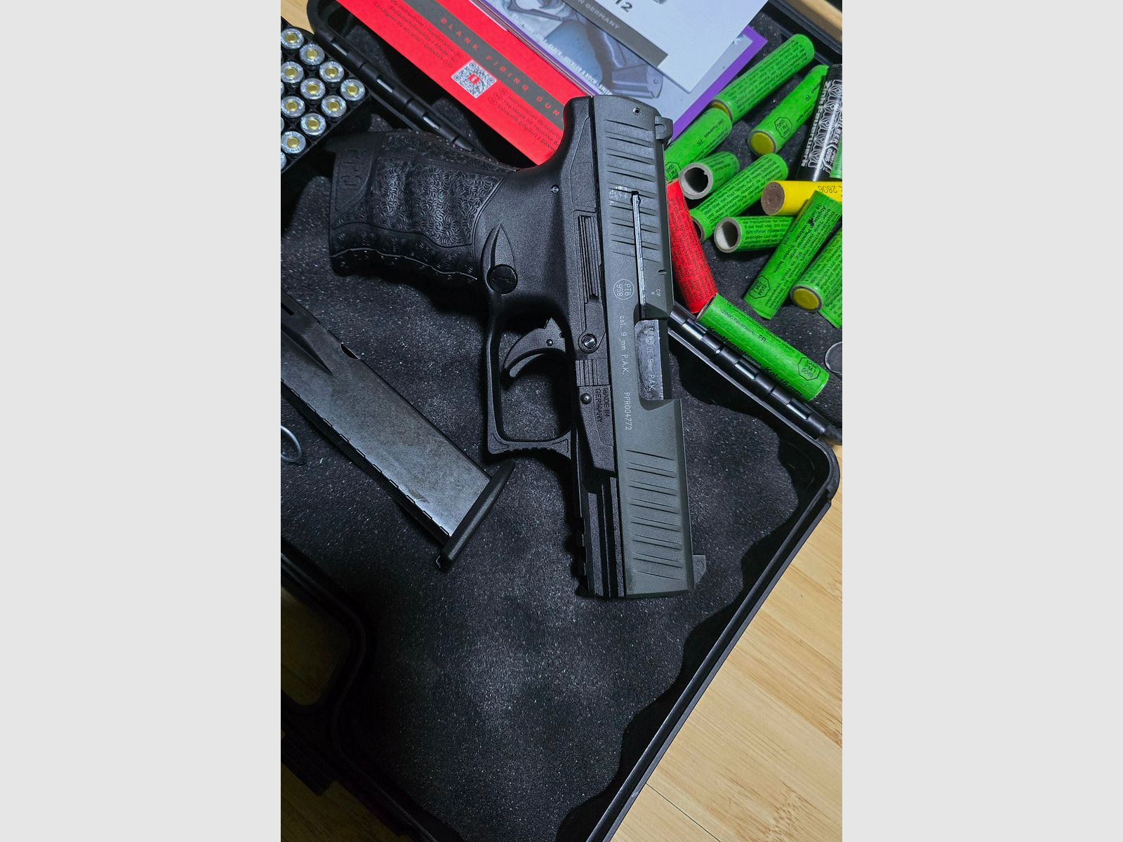 Walther PPQ Schreckschuss 9mm PAK Silvester Set Pyros
