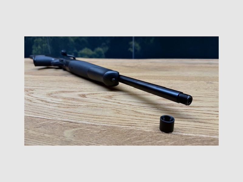 Blaser R8 Carbon / Elastomer / Atzl-Abzug / gekürzter Lauf / Mündungsgewinde / Logo schwarz glänzend / Vorderschaftabschluss carboniert