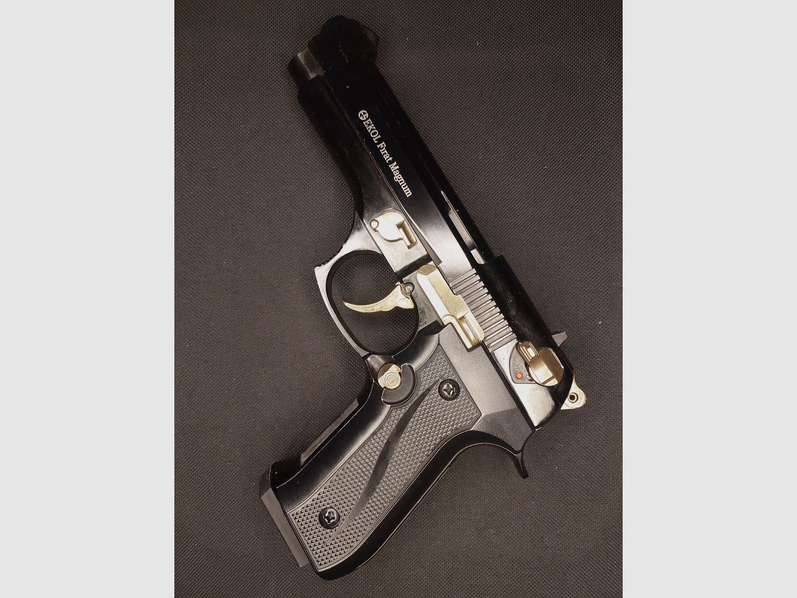 Ekol Firat Magnum Schreckschuss Pistole Schwarz/Gold Kal. 9mm P.A.K. (PTB 1112)