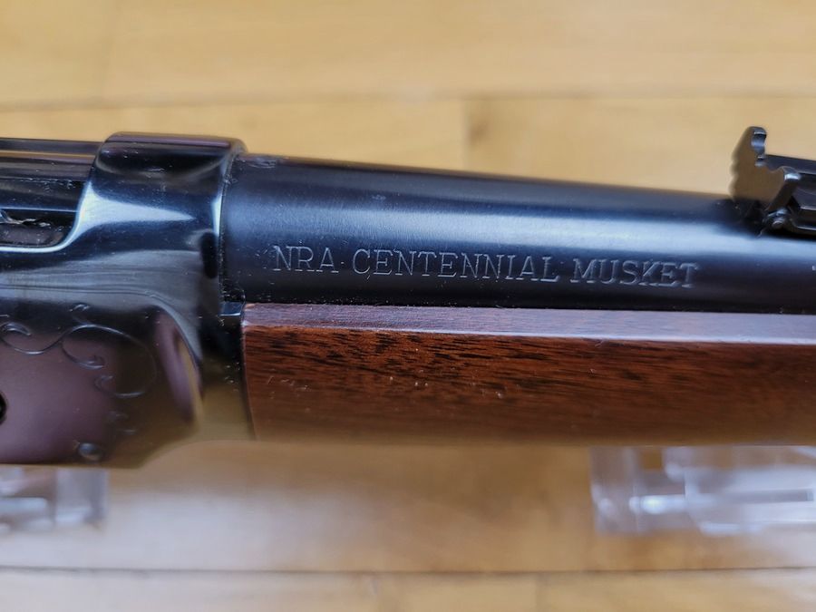 Sehr schöne Winchester Gedenkwaffe – » Centenial NRA » – Musket 1894 – 23.000 Ex. – Wunderschöne Brünierung – 30-30 Win – Perfekter Zustand, Bild 18 von 18