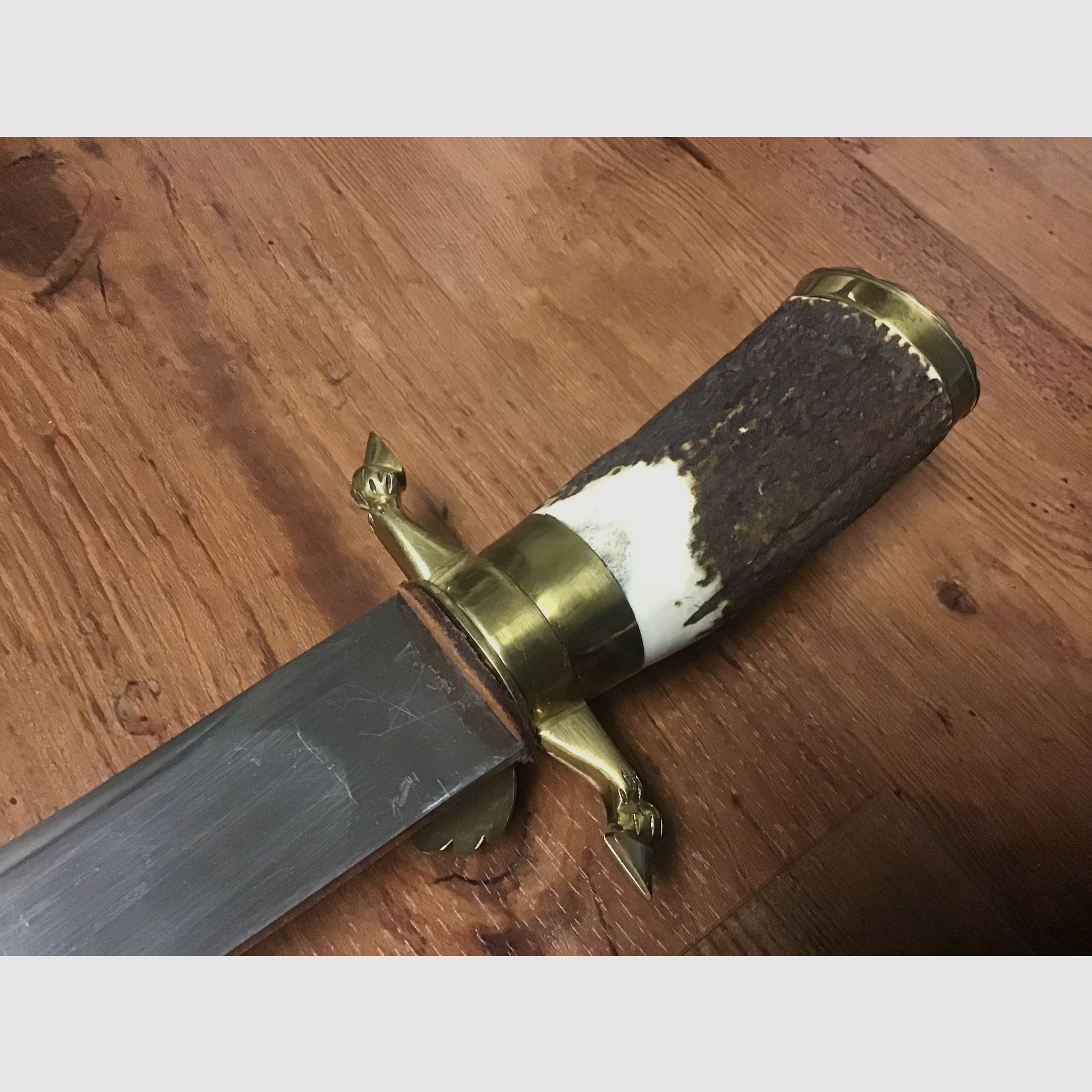 2 beaux couteaux de chasse presque épées avec l'inscription Vivat Diana