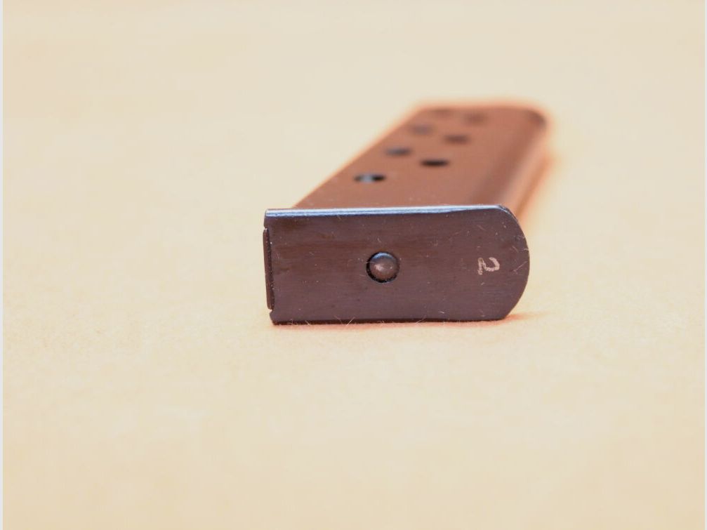 SUPERÁVIT DDR Walther PP: Revista DDR (sin marcaje) 8 disparos, pavonada sin base de cargador 7,65mm Browning