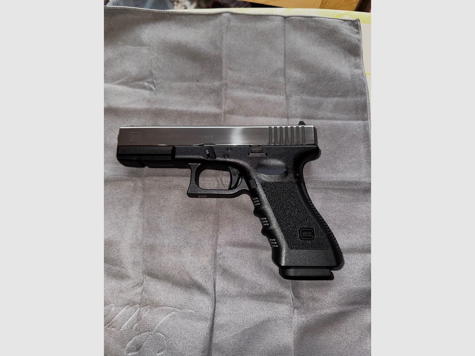 GHK Glock 17 Stahl Einzelstück Stainless GBB 6mm