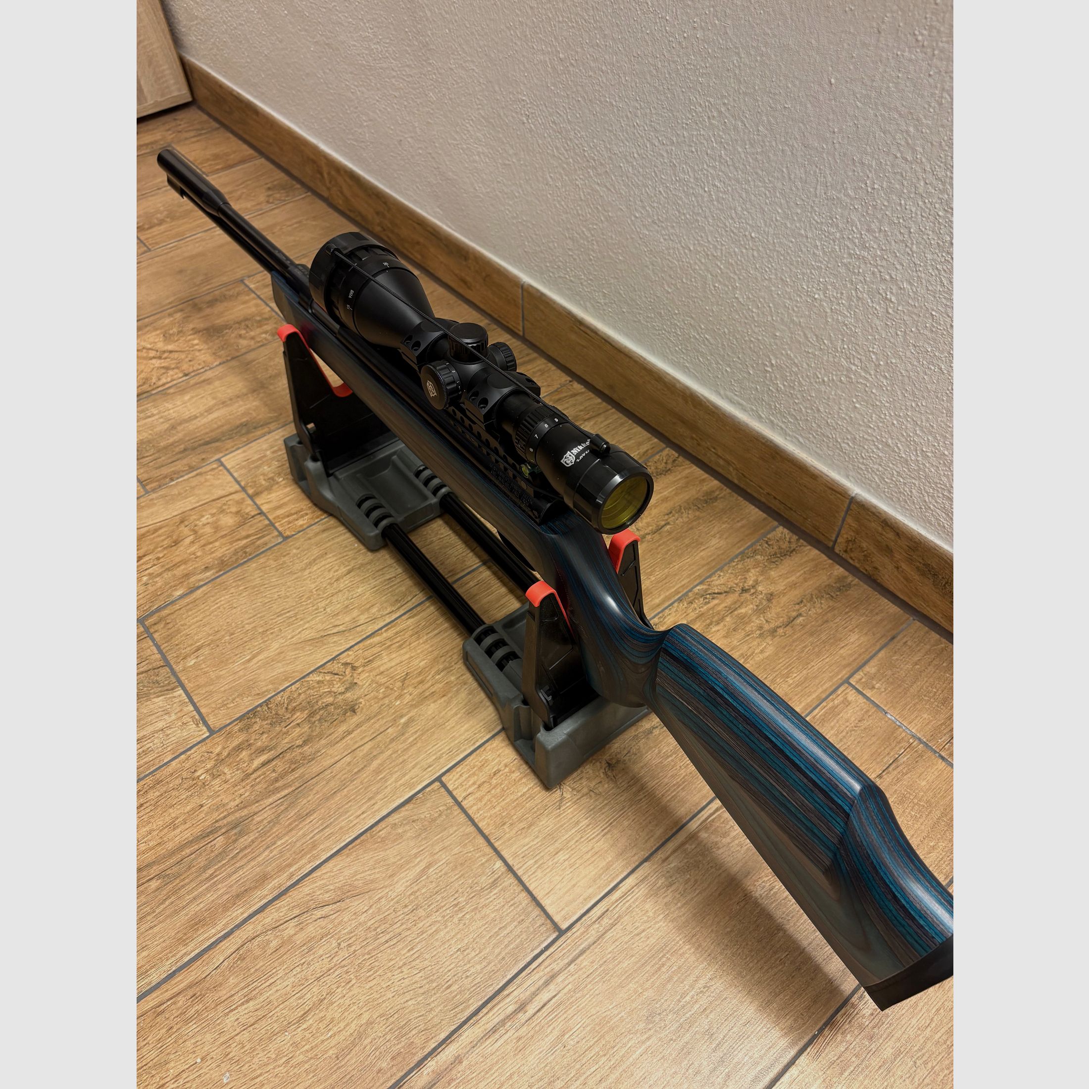 Kadzidło HW 97 K Niebieski niebieski uchwyt z drewna warstwowego Kaliber 5,5 mm używane kilka razy Edycja limitowana