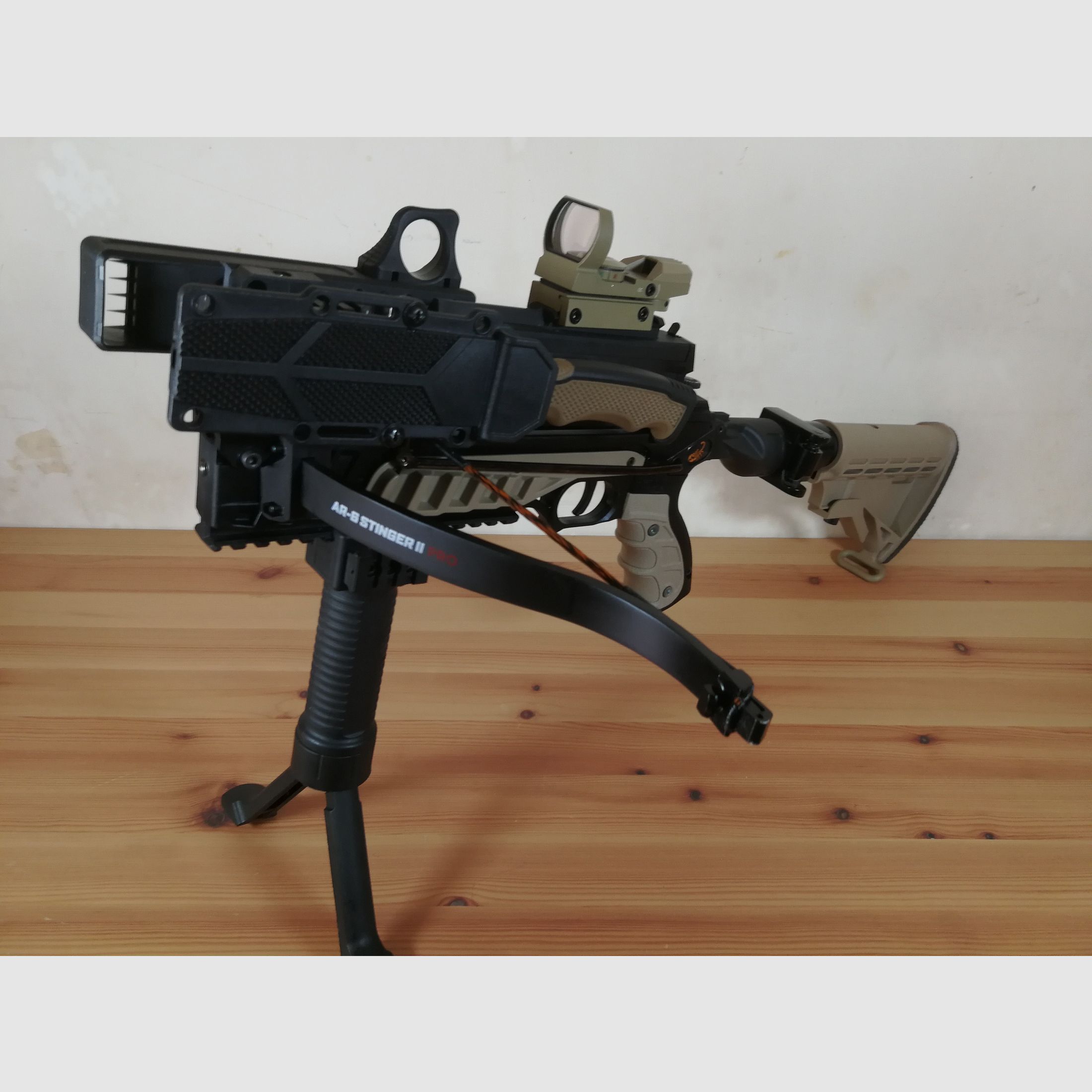 STEAMBOW AR-6 STINGER 2 AVEC BEAUCOUP D'ACCESSOIRES, POINT ROUGE, KIT DE COULEUR SABLE, BIPIED, CULASSE PLIANTE.