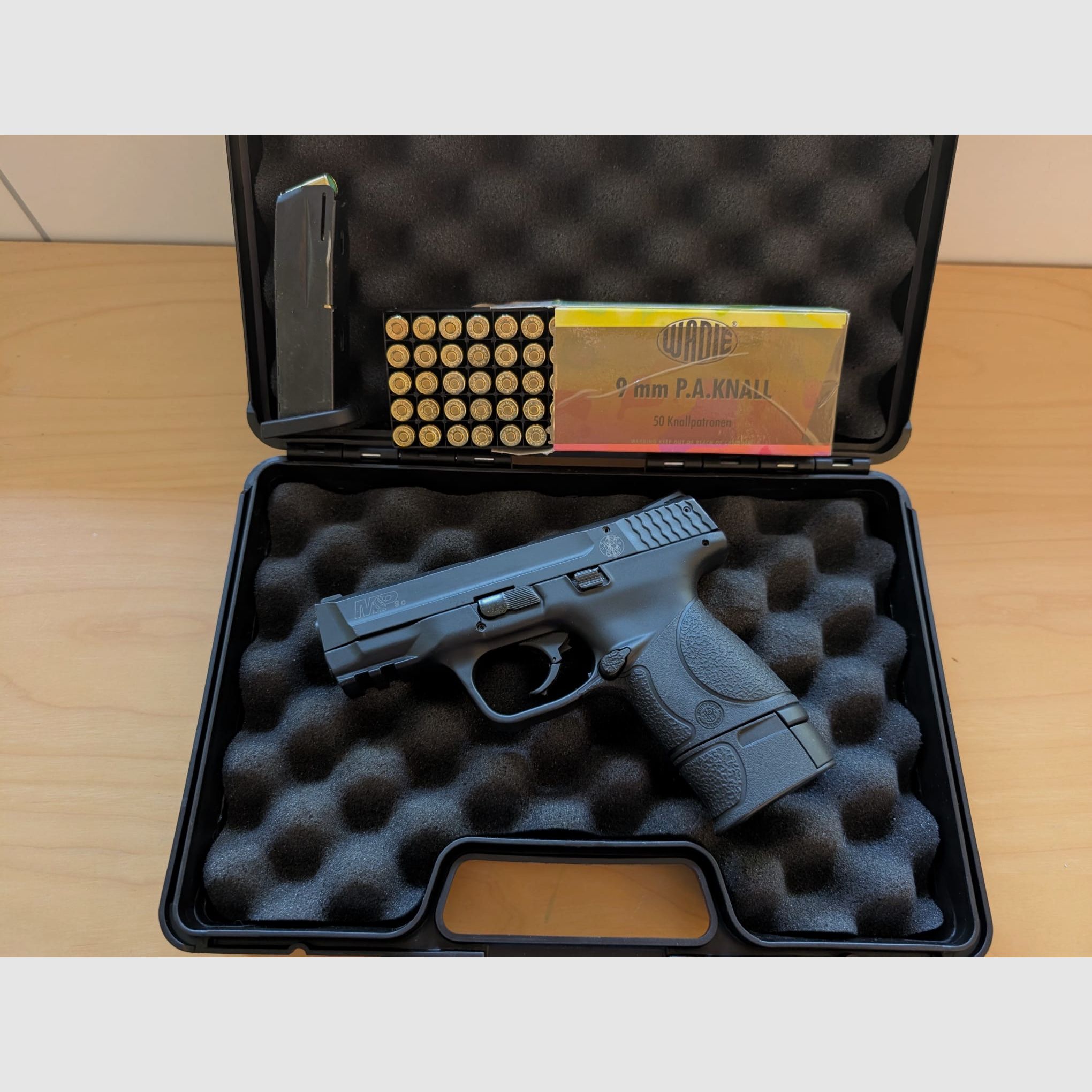 Smith & Wesson M&P9c /cal. 9 mm P.A.K. / Top Zustand