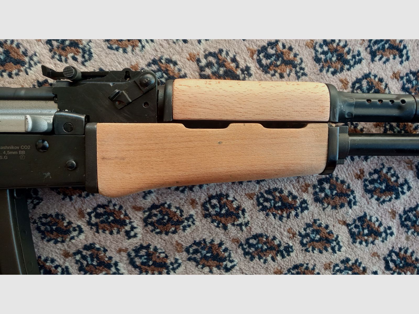 Original AK47 (nicht AKM!) unterer Holz Handschutz aus Buche / Eingepasst für GSG Cybergun Co2 AK47 (China-Yunker)