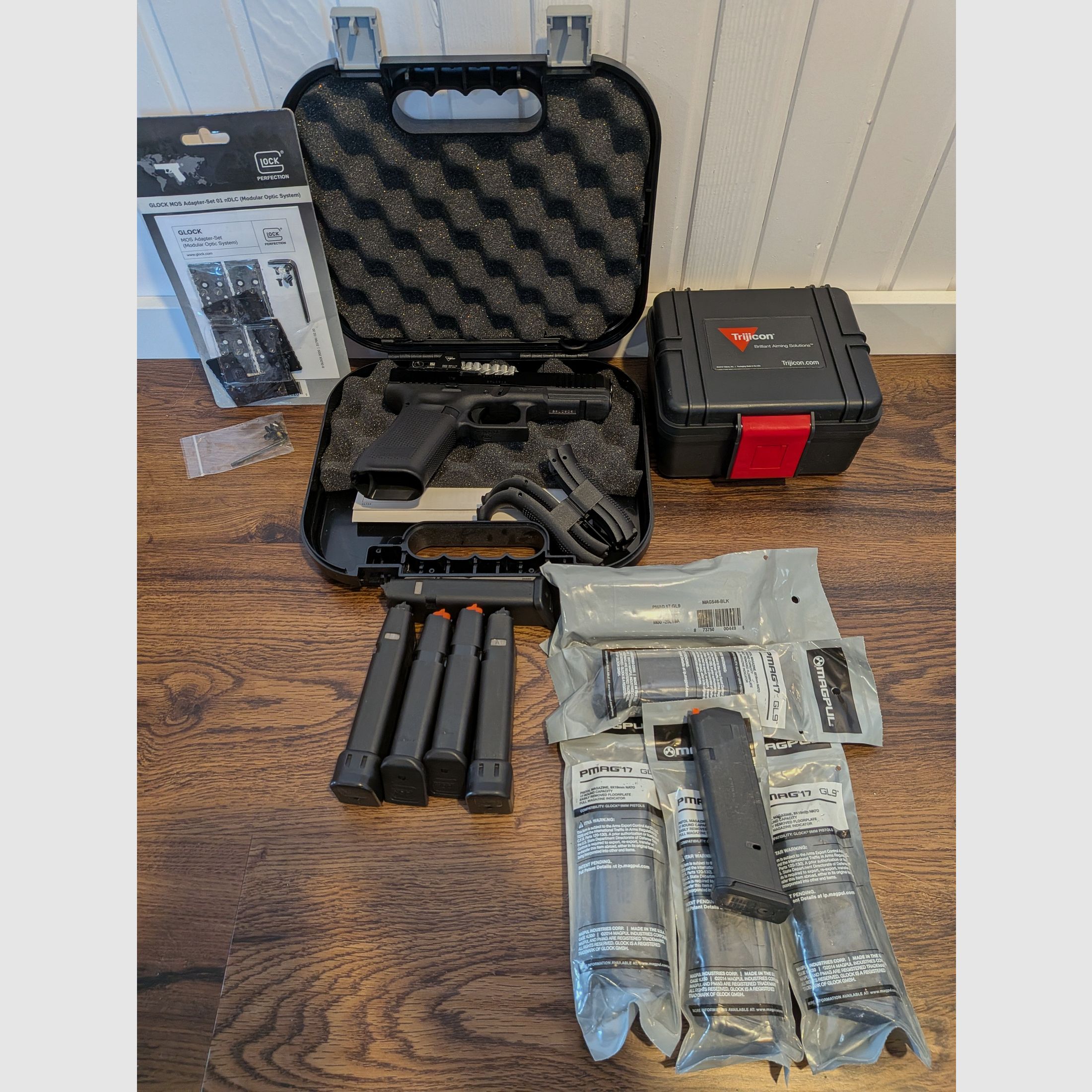 Glock 17 MOS Gen5 9x19 Trijicon RMR Aimpoint 11 magazine, image 1 of 5