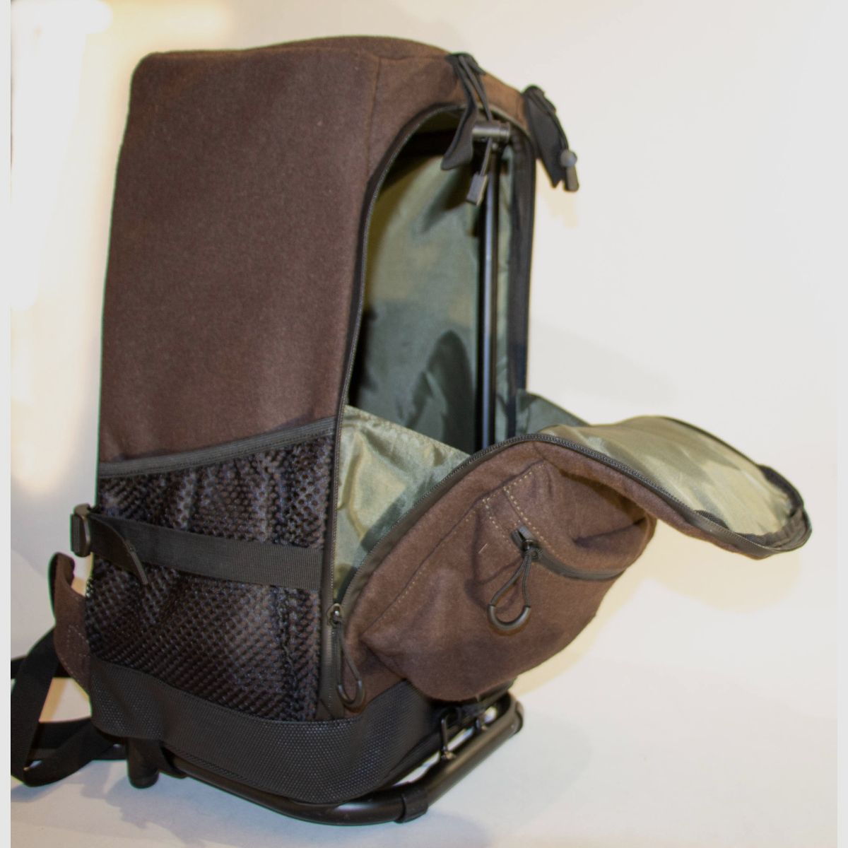 MJOELNER HUNTING Rucksackstuhl Björn Braun mit Metallrahmen