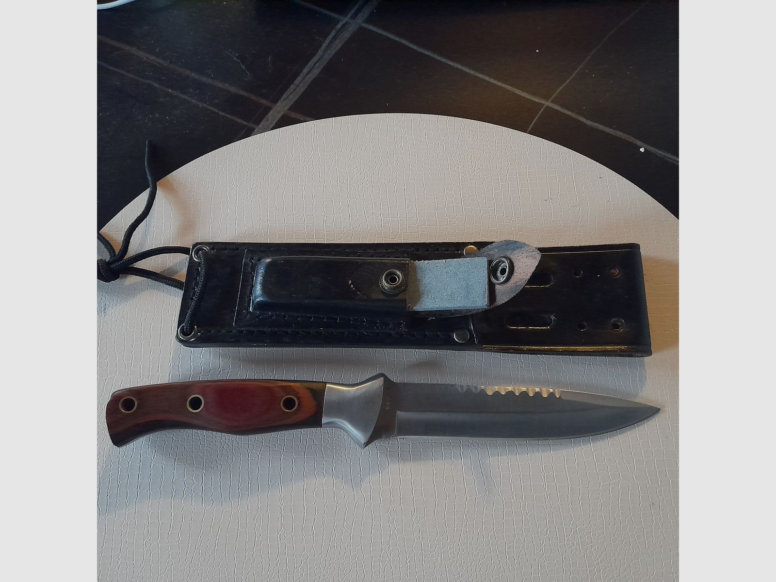 Couteau de chasse lame d'environ 14 cm avec étui en cuir