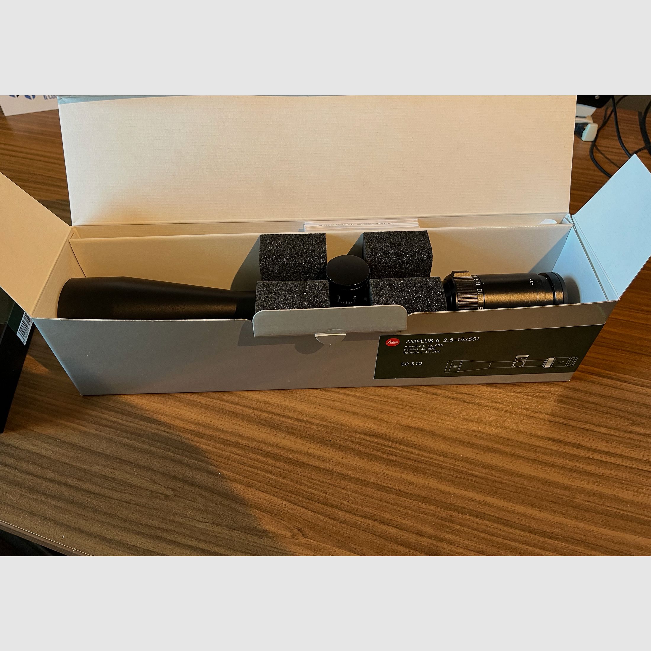 LEICA AMPLUS 6 2.5-15x50i Zielfernrohr (BDC), Absehen L - 4a + Flip Cover vorne