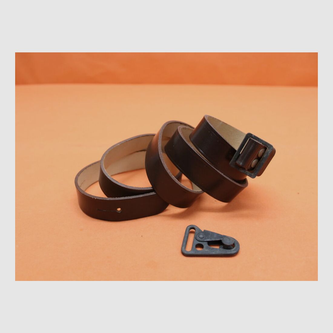 BUND SURPLUS Heckler&Koch HK G3: Carrying strap BUND leather brown (1005-12-127-7059) SURPLUS like new, image 1 of 4