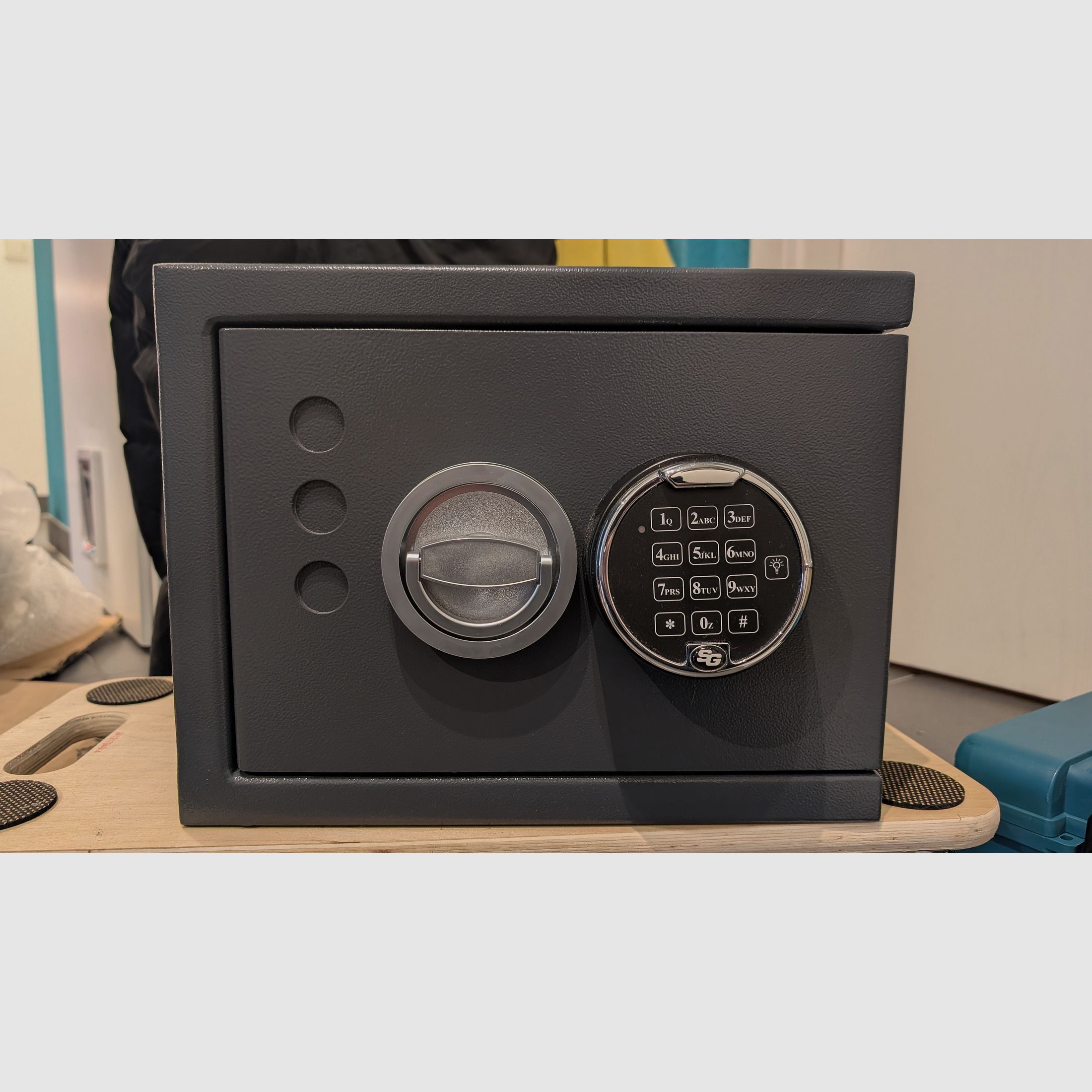 Kurzwaffenschrank KWT 800 Grad 0 mit Zahlenschloss von Eisenbach NEUWERTIG!!!