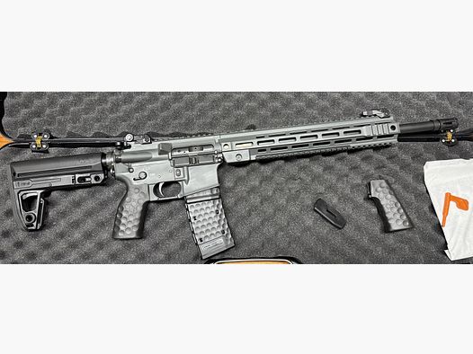 Oberland Arms OA-15 M5 Premium Cerakote Schlachtschiff Grau Kaliber .223 Remington 16,75" Lauf