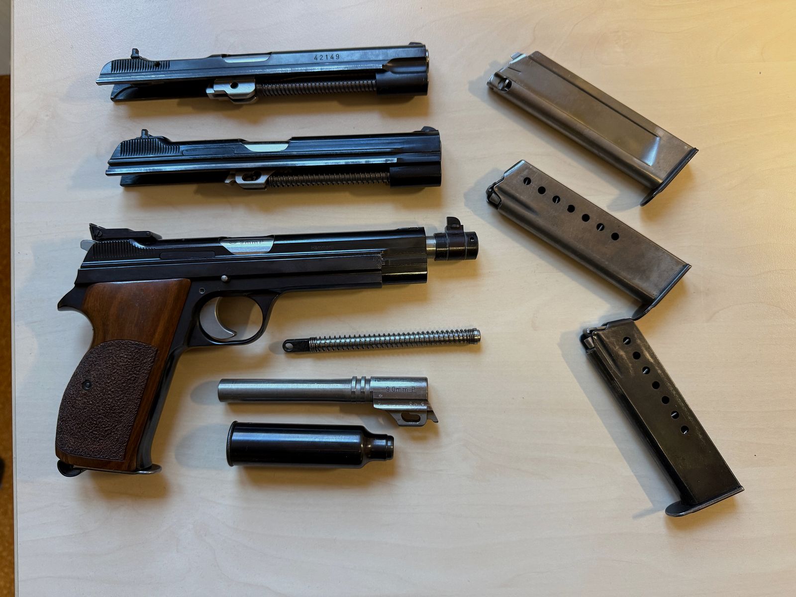 SIG P210-2 met wisselsystemen nummergelijk, afbeelding 4 van 4