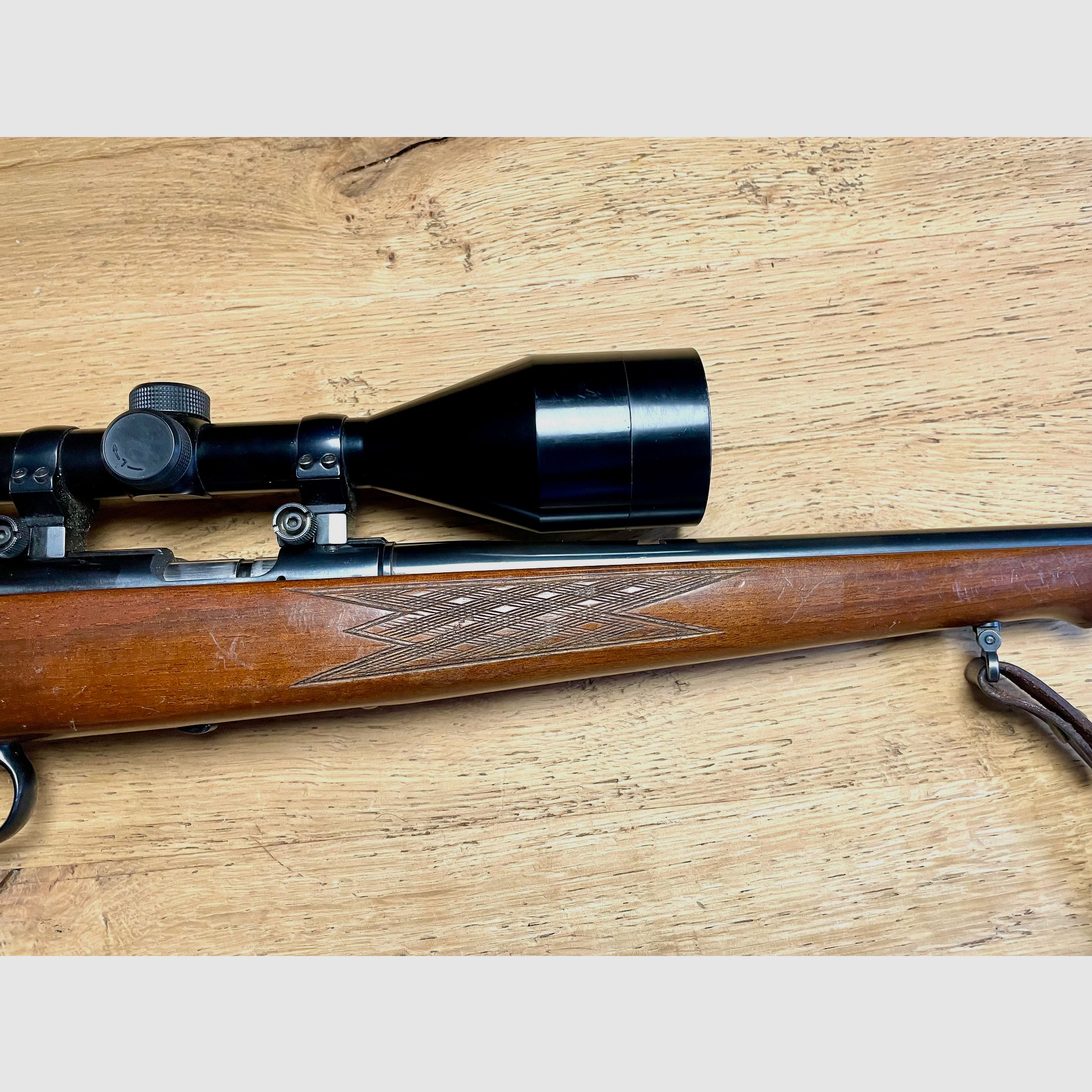 Repetitiegeweer Anschütz Mod. 1422 met Duitse trekker inclusief ZF Tasco 4-12x56 en geluiddemper