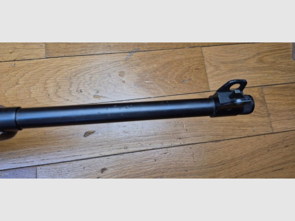 Bardzo ładna karabina ERMA model EM1 — Niemiecka replika USM1 — Kal. .22 LR — Broń z 1977 roku, nie w najlepszym stanie — Perfekcyjna mechanika i lusterkowa lufa — Magazynek na 10 nabojów — Amerykański wojskowy pasek — Gwarantowana zabawa na strzelnicy — TBE+/TBE++, zdjęcie 20 z 30