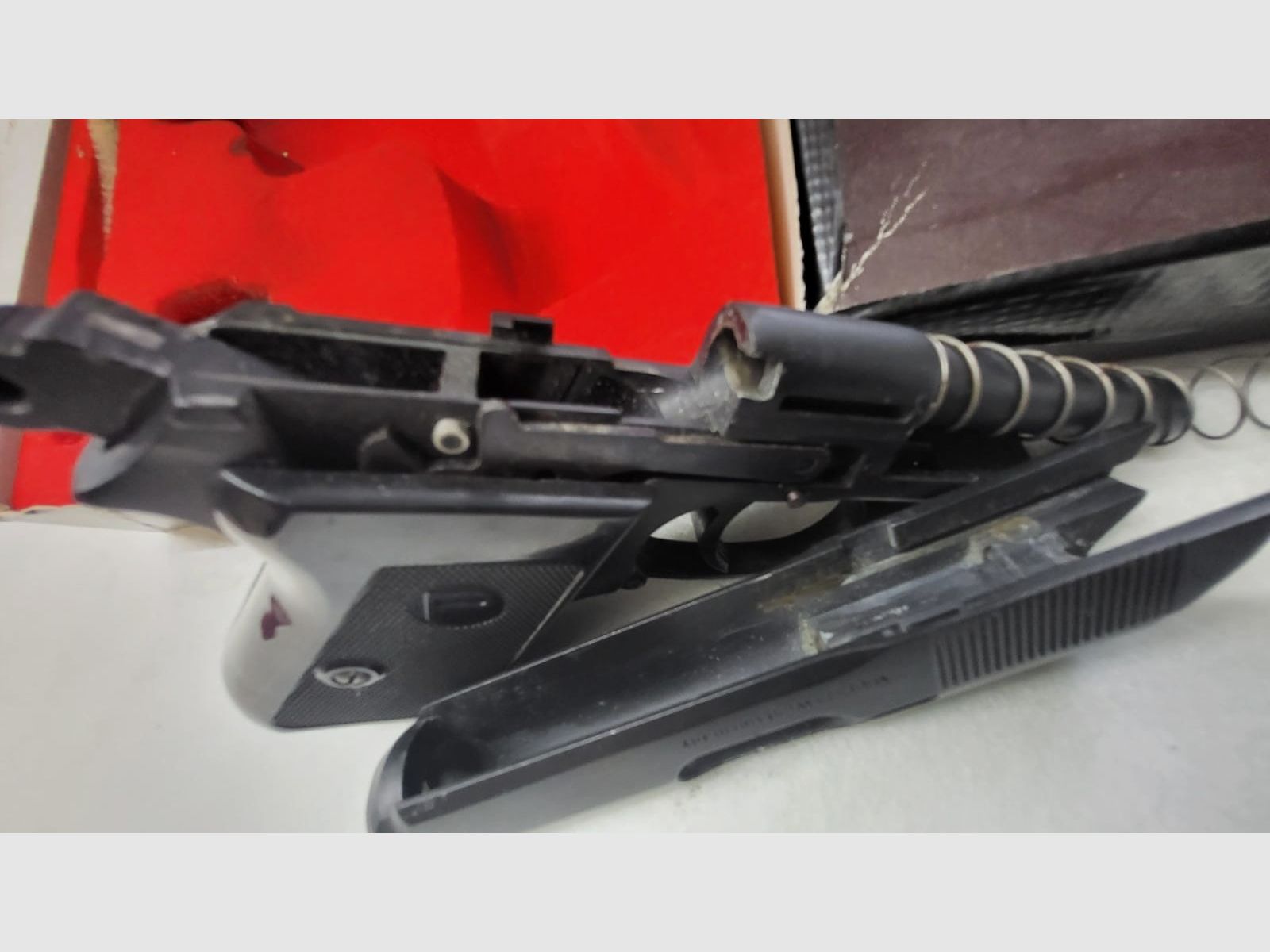   Schreckschusspistole Perfecta Mod.FBI  8000 cal. 8mm Platz 